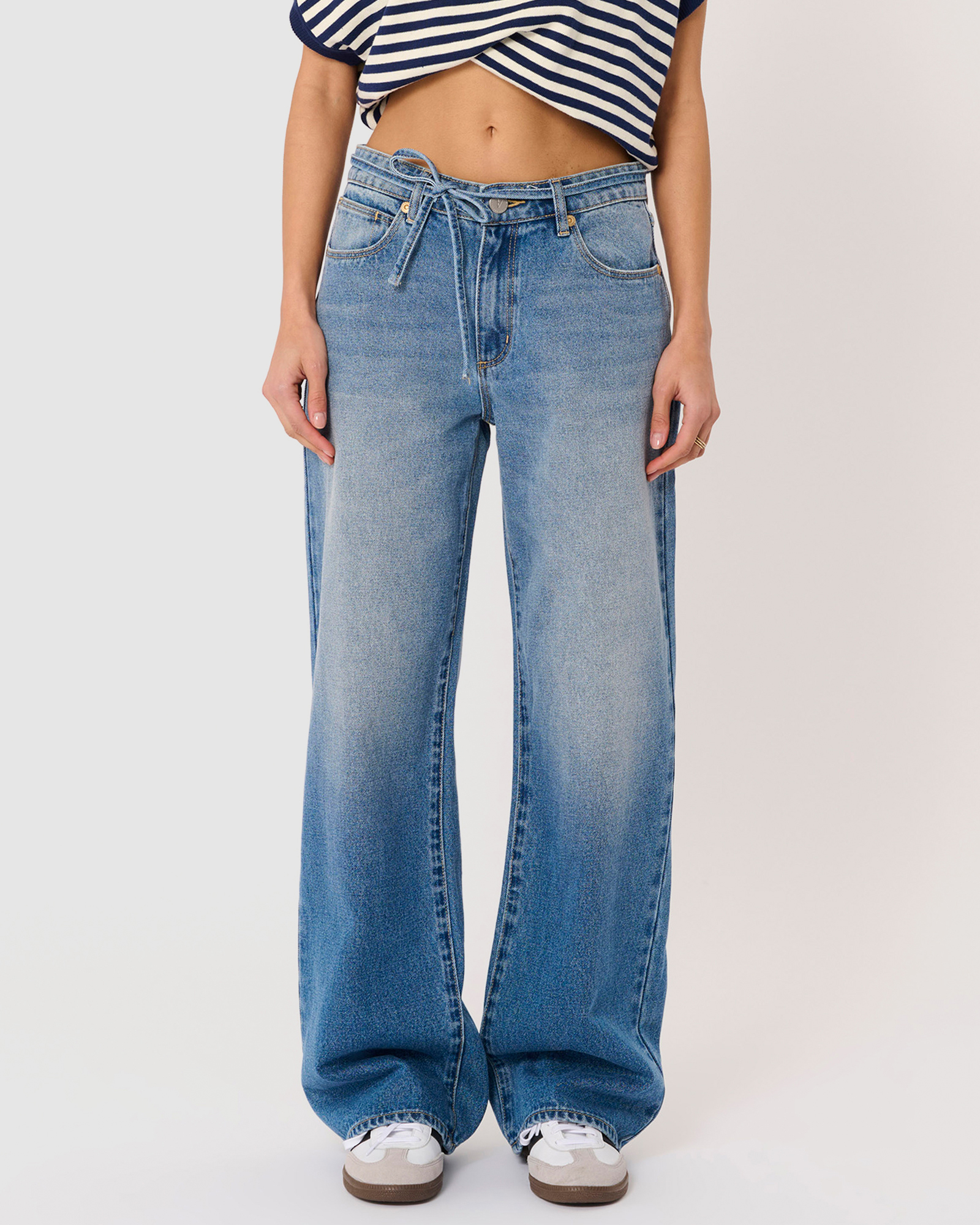 99 Baggy Worn Tie Jeans