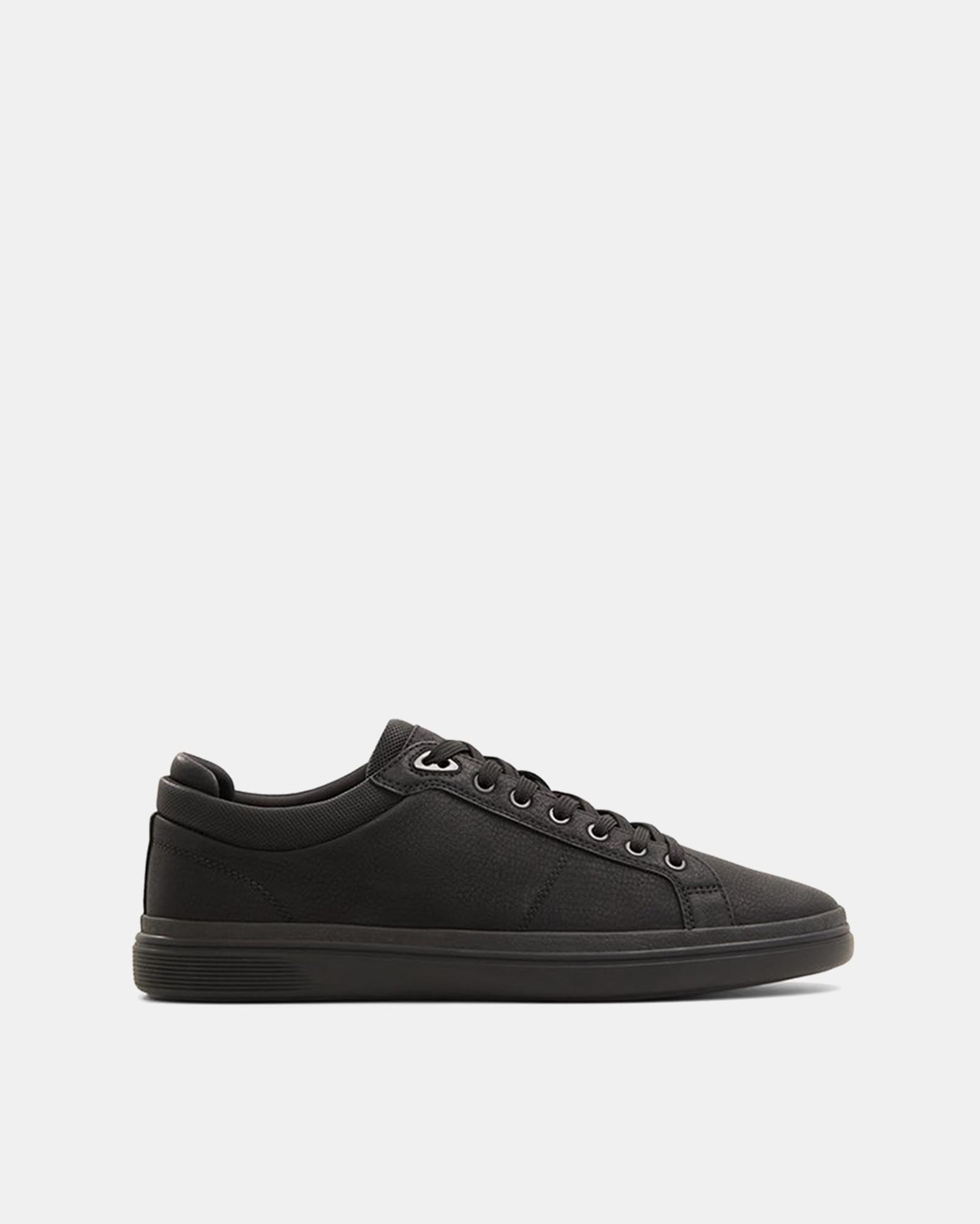 Finespec Sneakers
