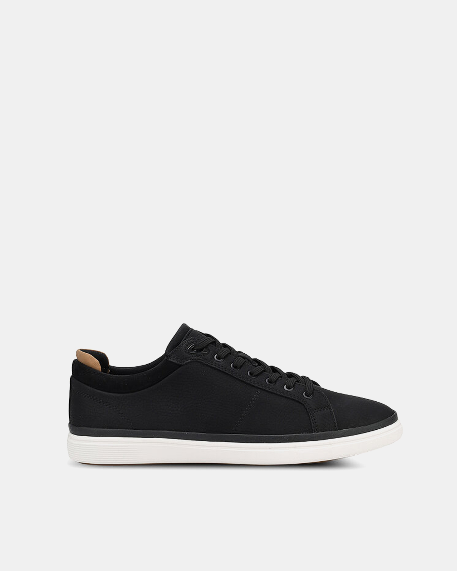 Finespec Sneakers