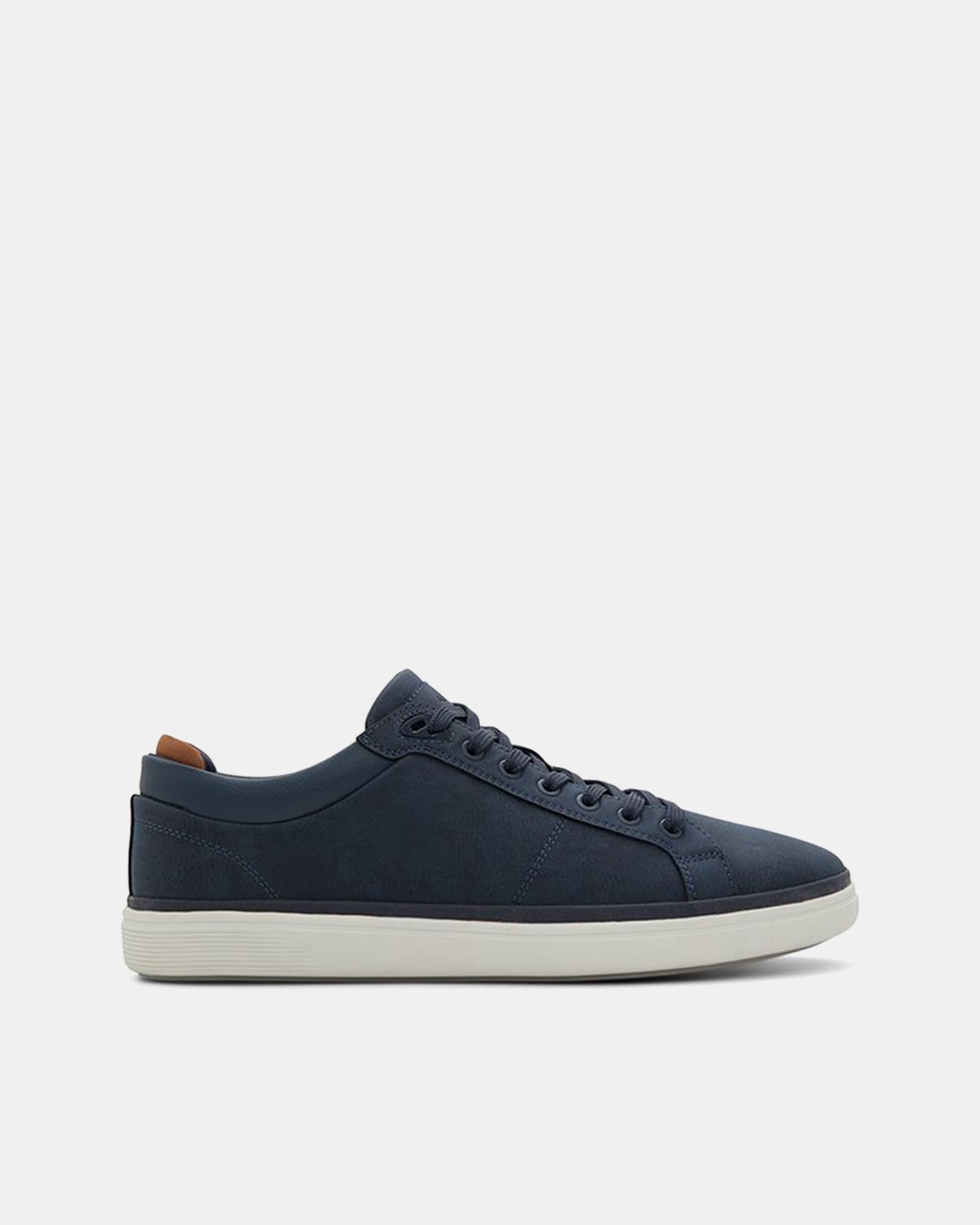 Finespec Sneakers