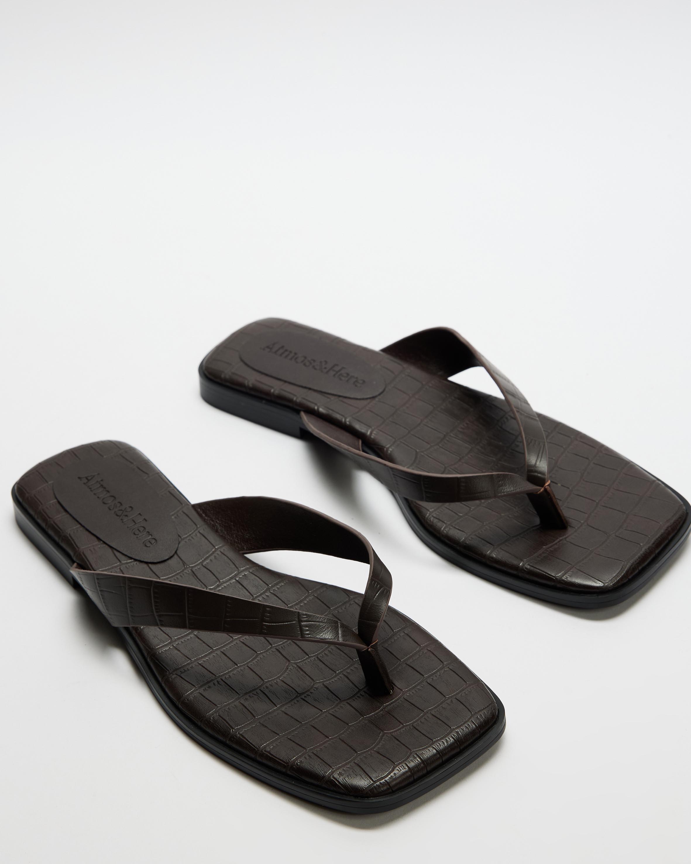 Capri Textured Square Toe Leather Thong Sandals