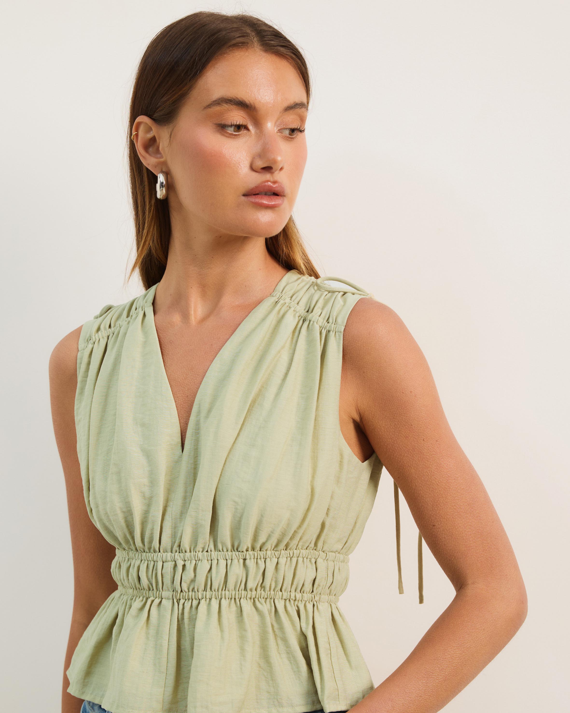 Ray Linen Blend Sleeveless Gathered Top