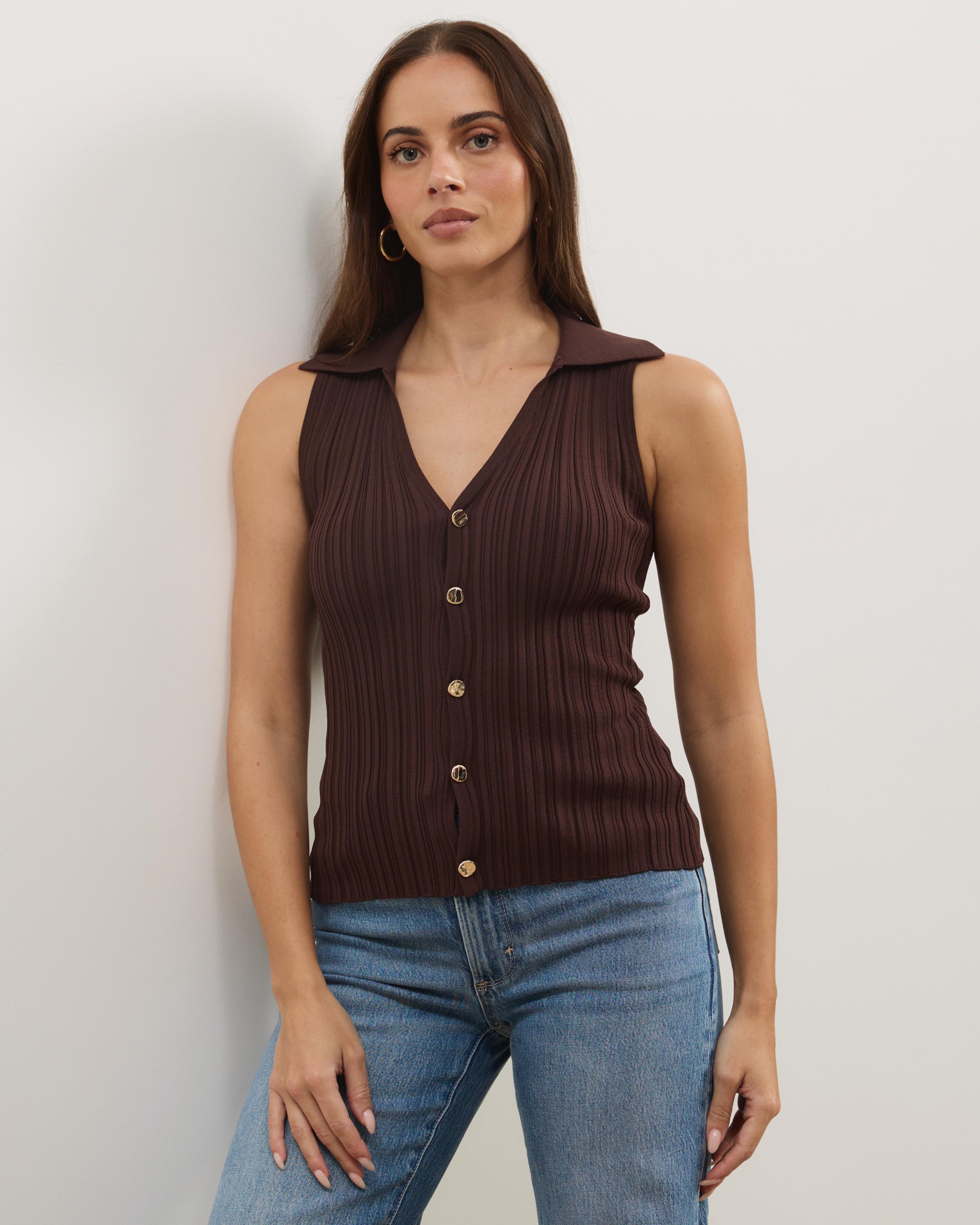 Sleeveless Rib Knit Top With Collar