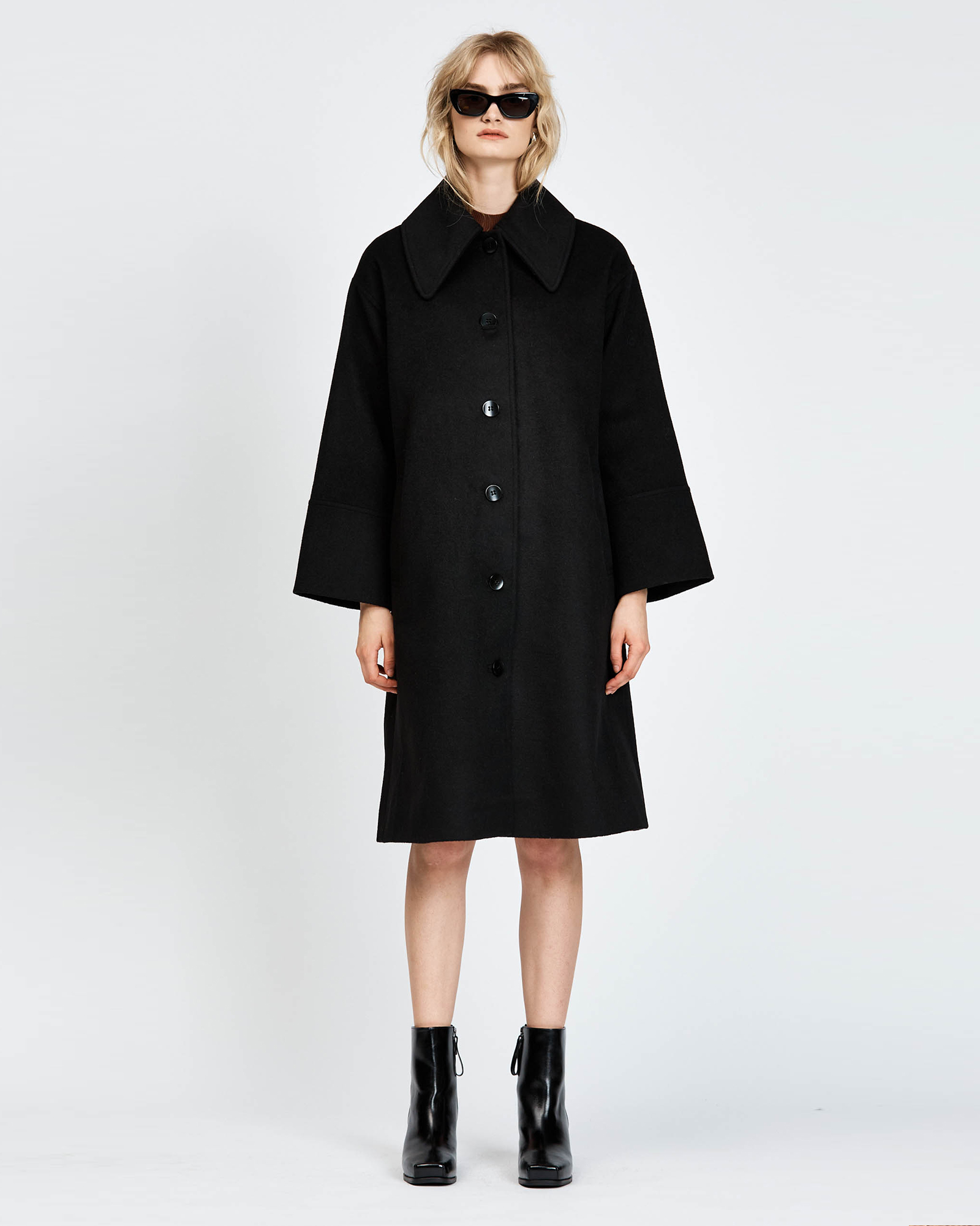 Varjo Coat Black