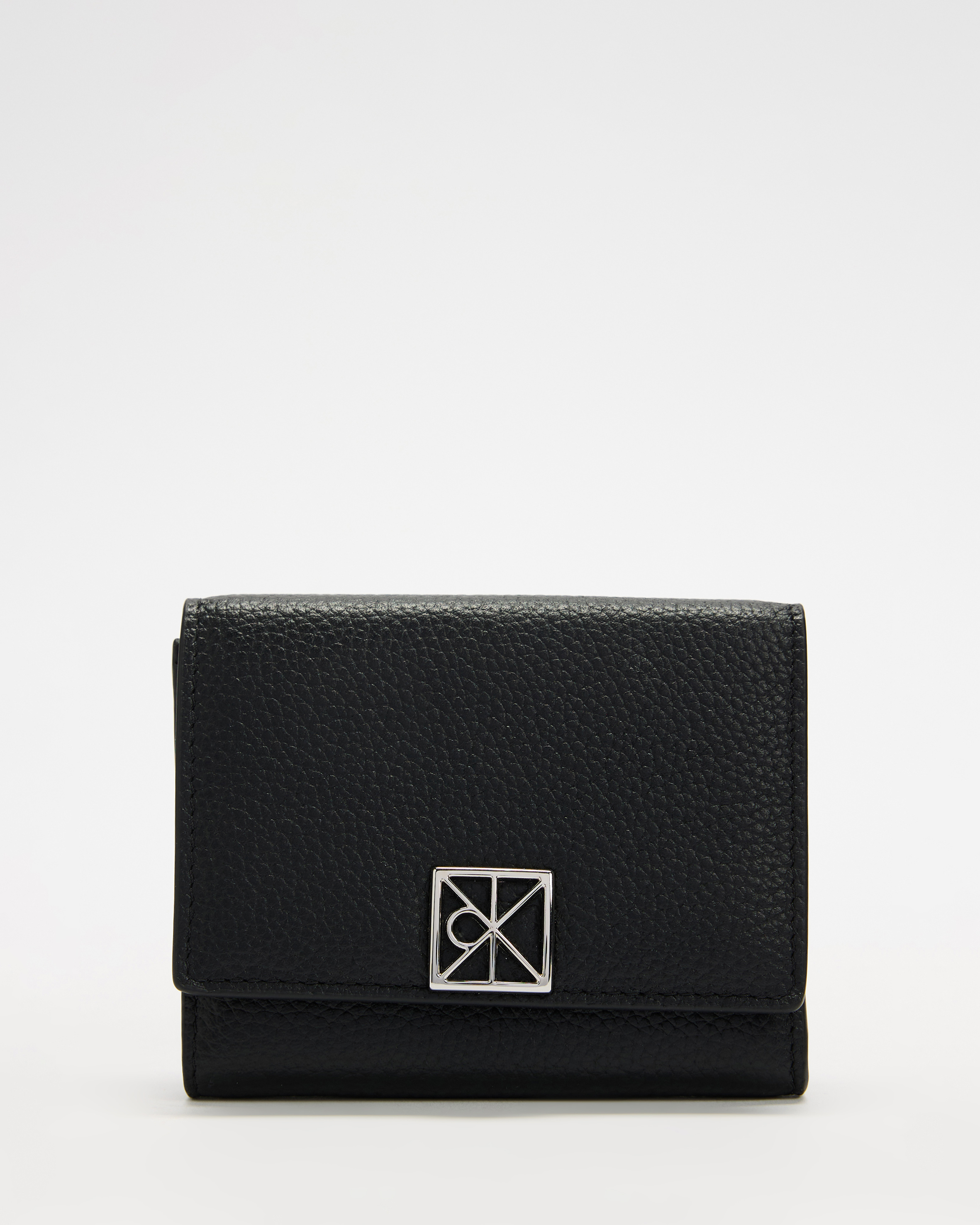 Emblem HW Pebble Trifold W/ Zip