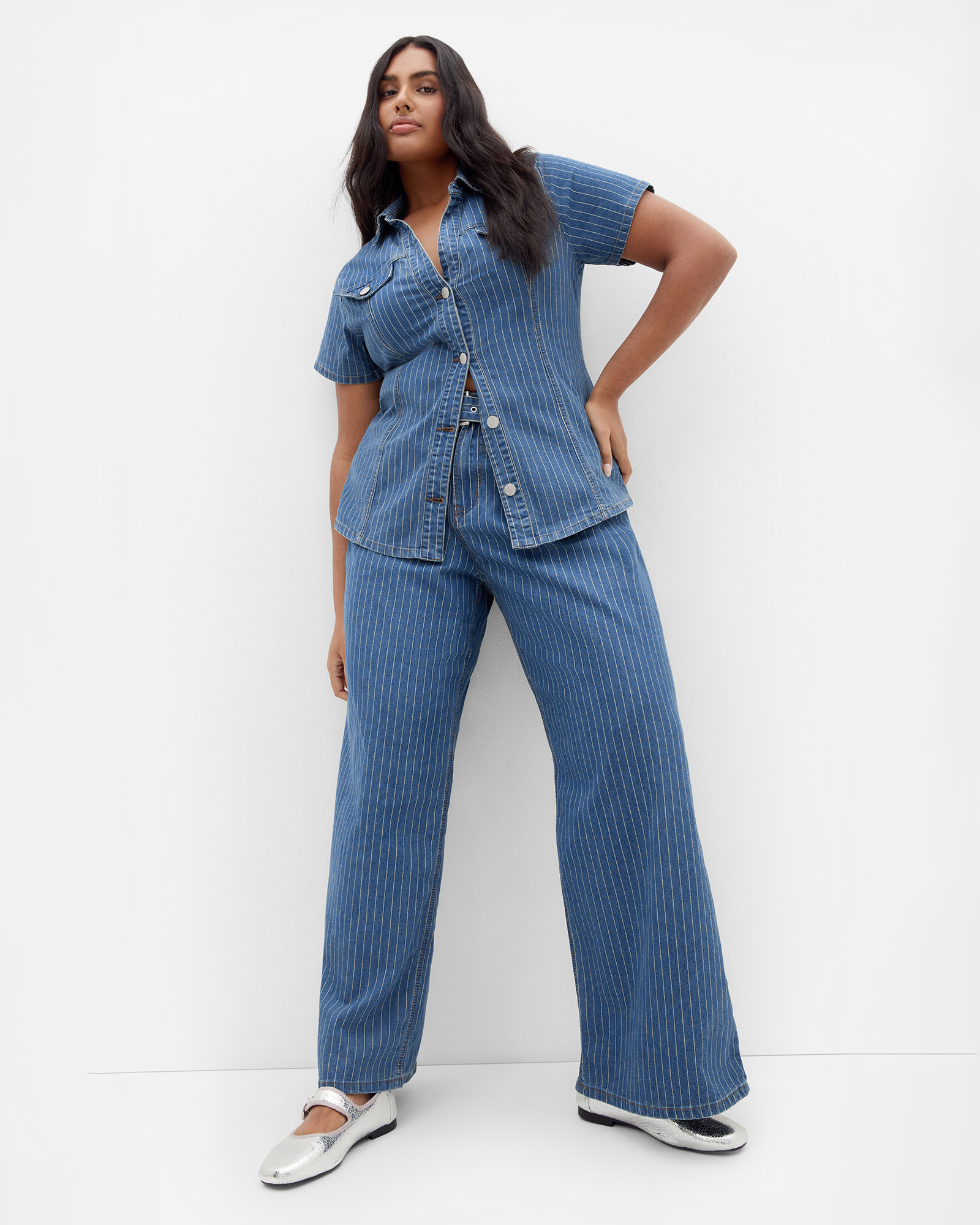 Plus size Pinstripe Short Sleeve Denim Shirt - blue wash