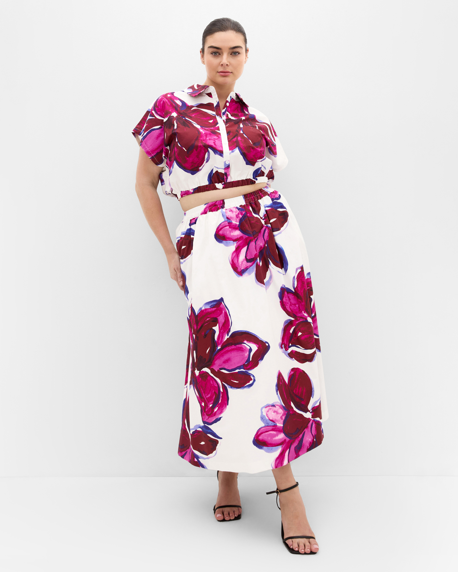 Plus Size Holiday Bloom Print Shirt - white