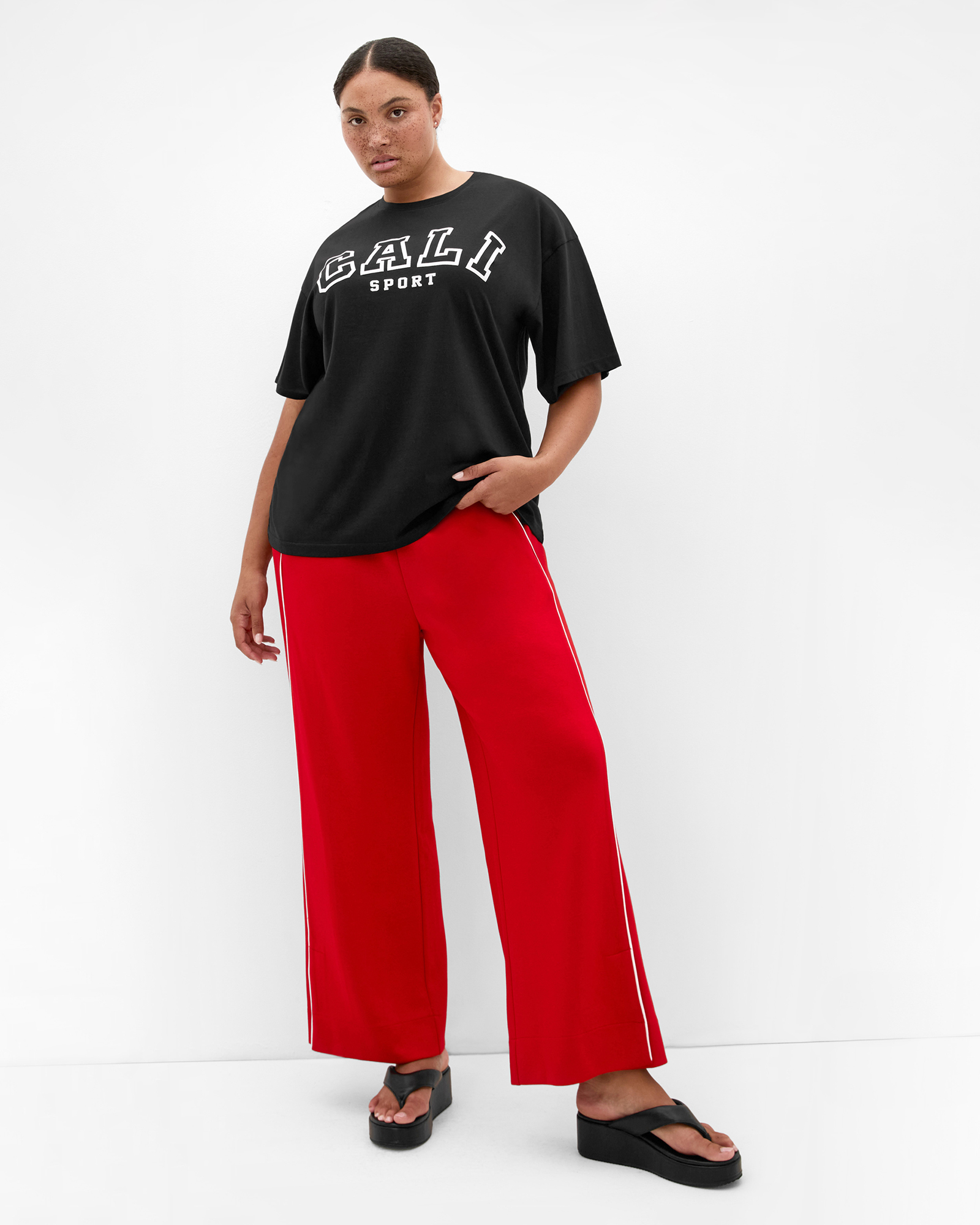 Plus size Laid Back Cali Tee - black