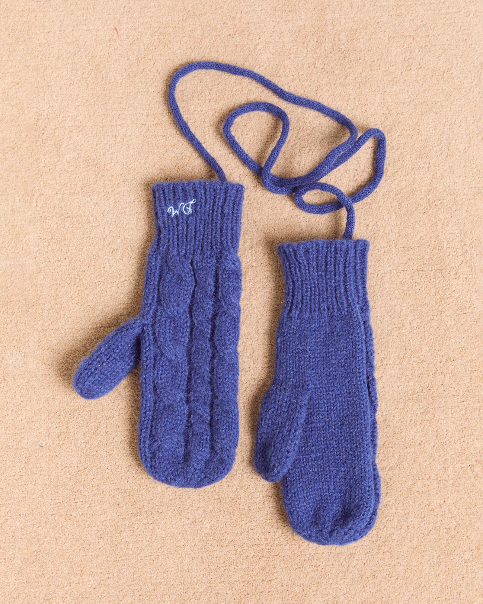 Cable String Mittens