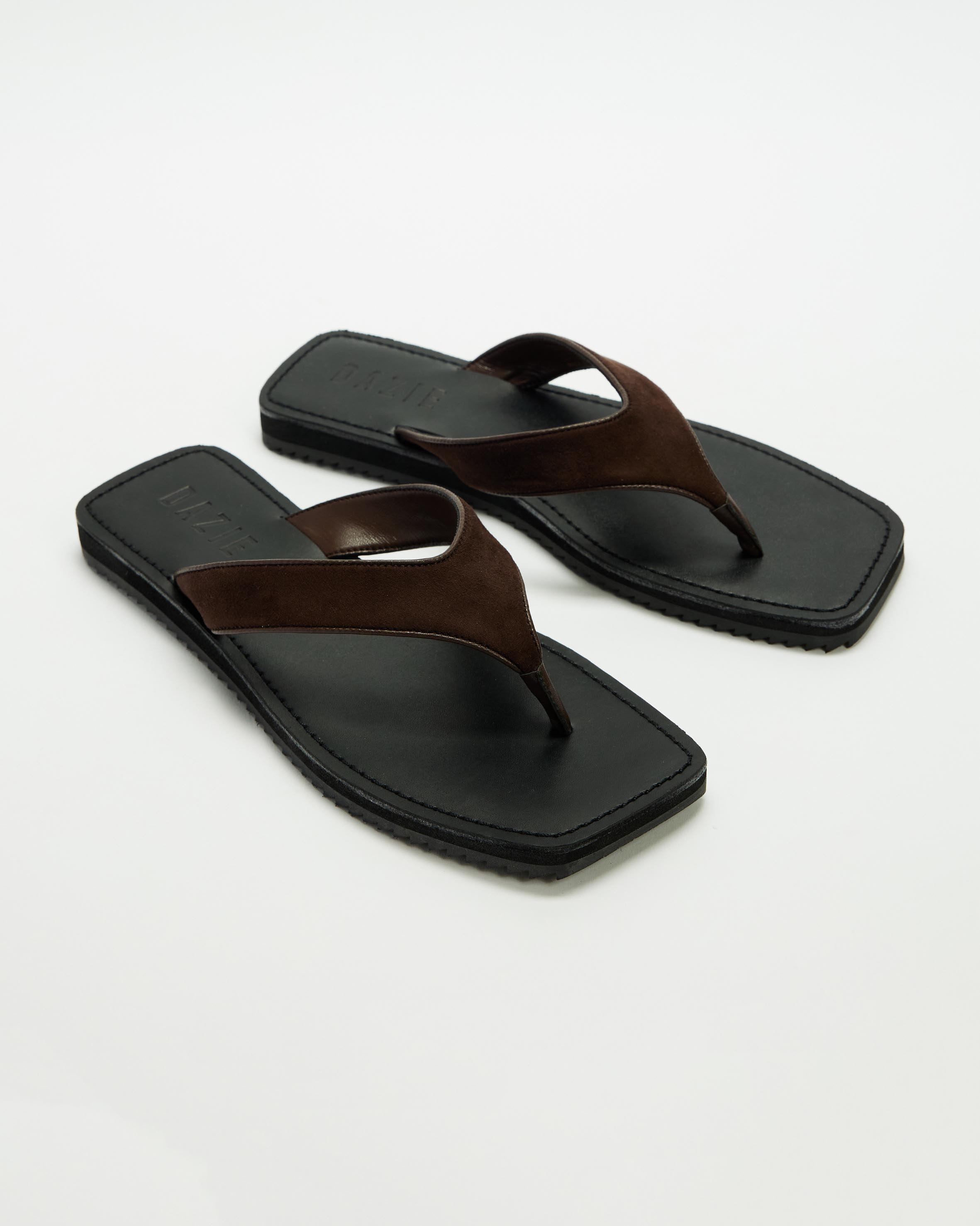 Claudia Thongs