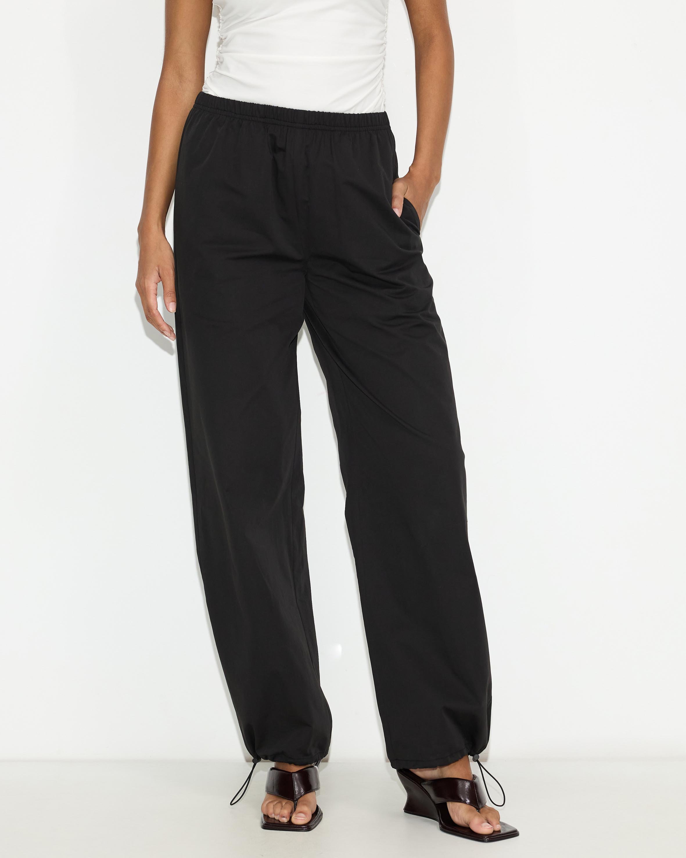 Shell Balloon Fit Pants