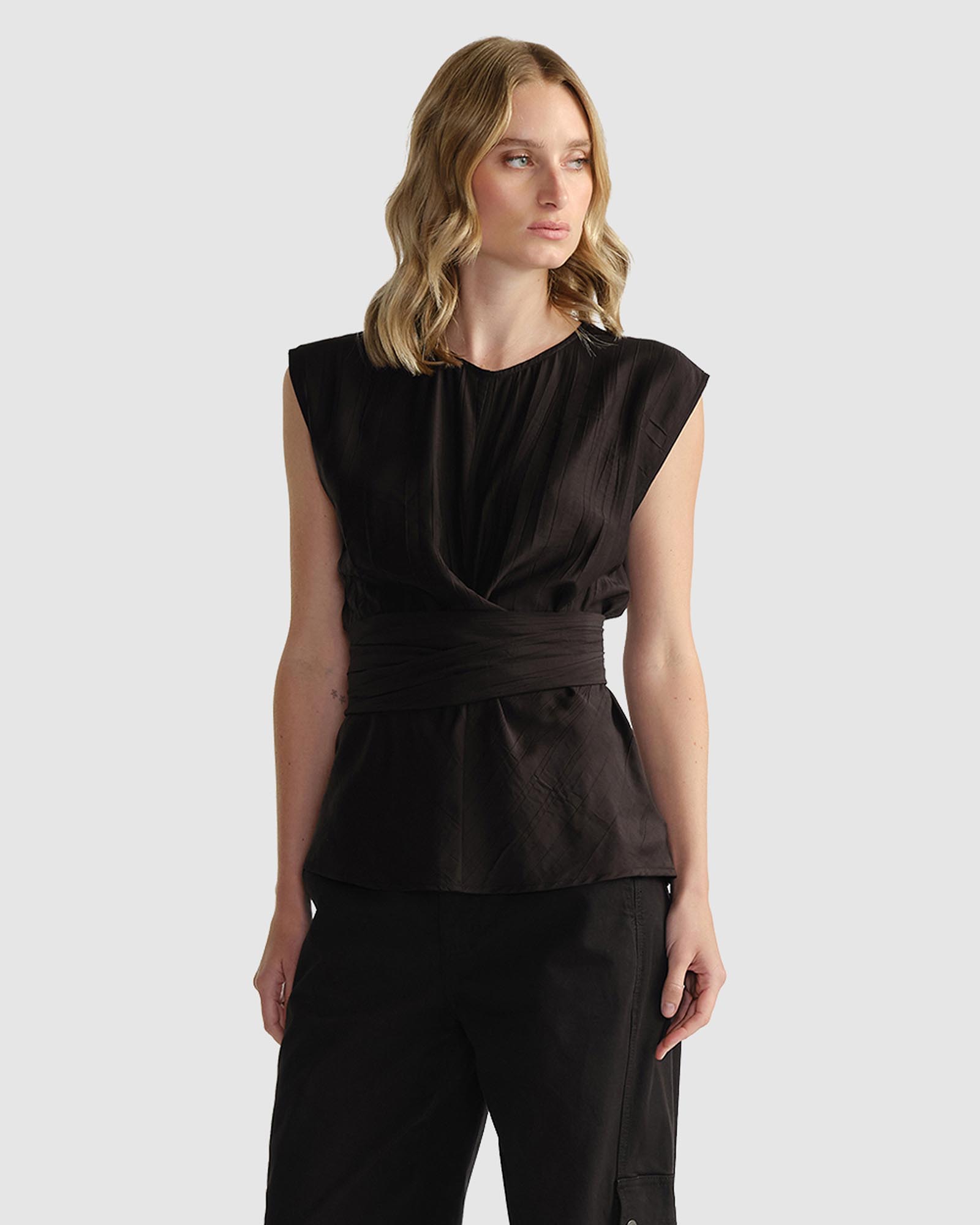 Tia Knot Front Top