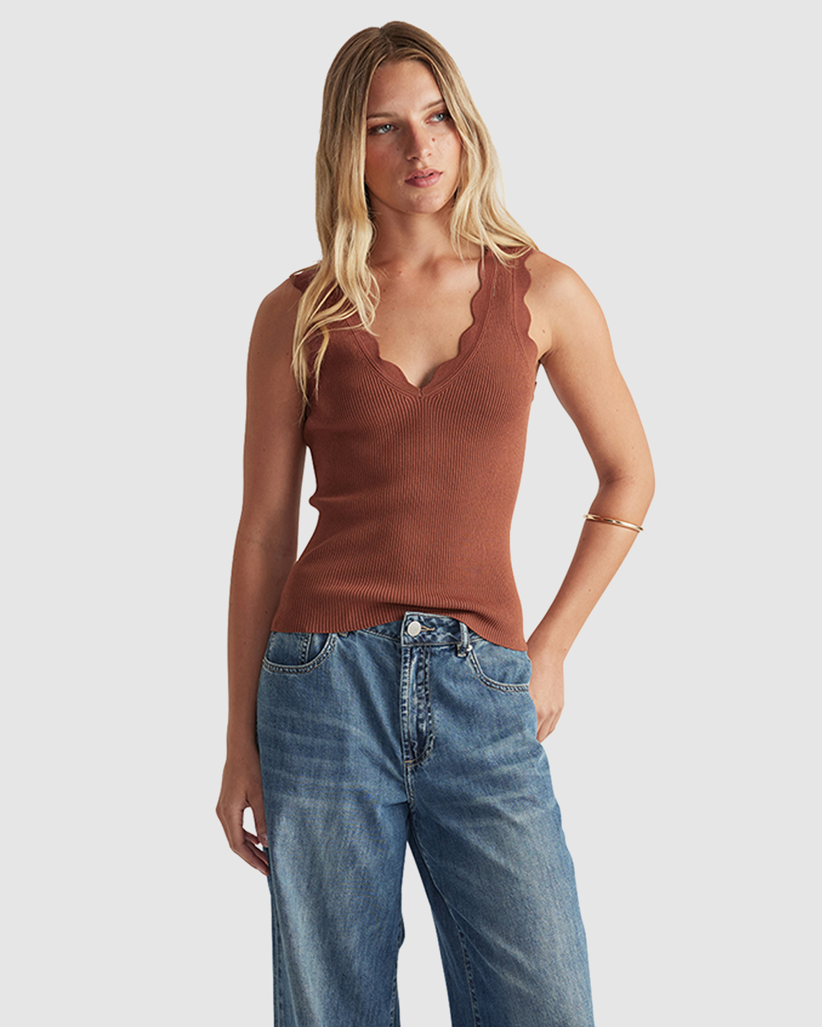 Kai Scallop V Neck