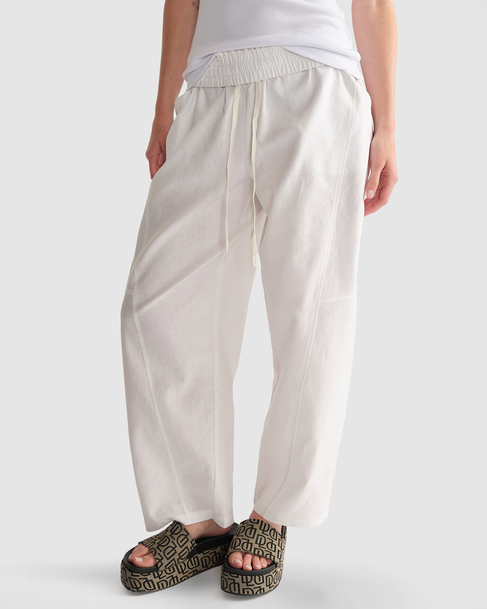 D-Luxe Linen Blend Barrel Pants