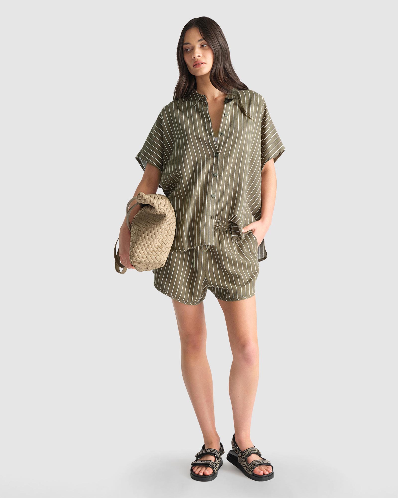 D-Luxe Linen Blend Curved Shorts