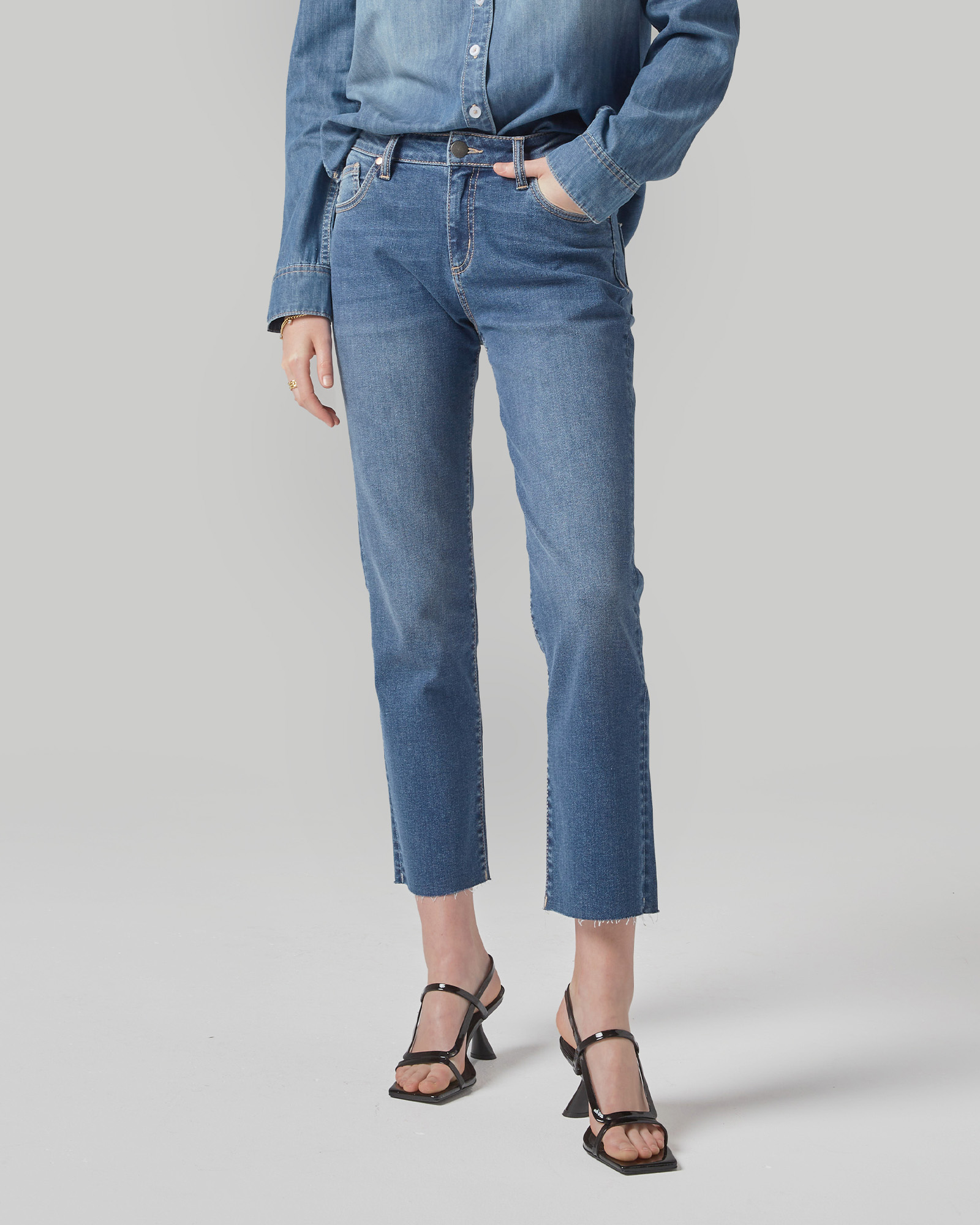 Perla Cropped Mid Rise Jeans