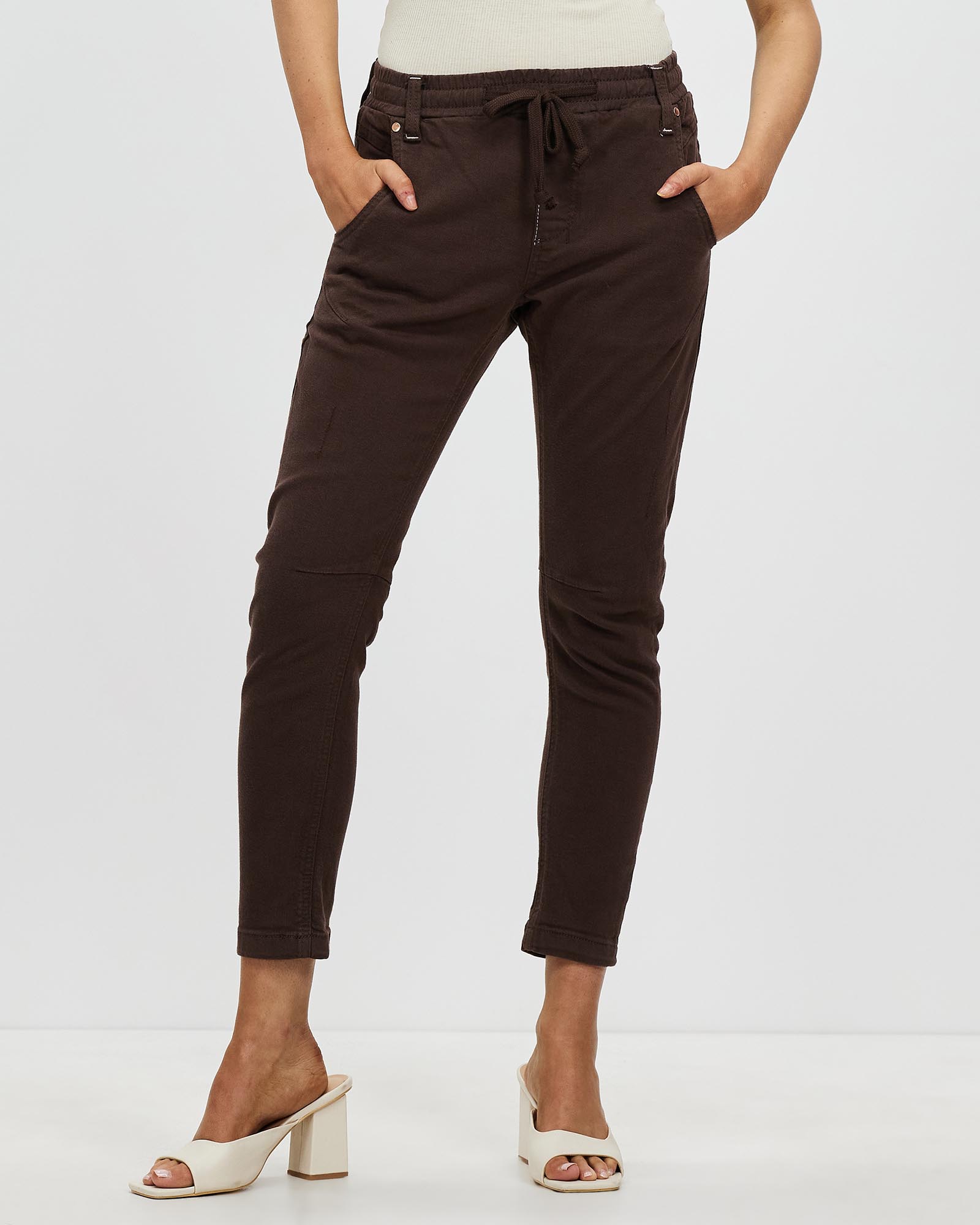 Active Seal Brown Jeans