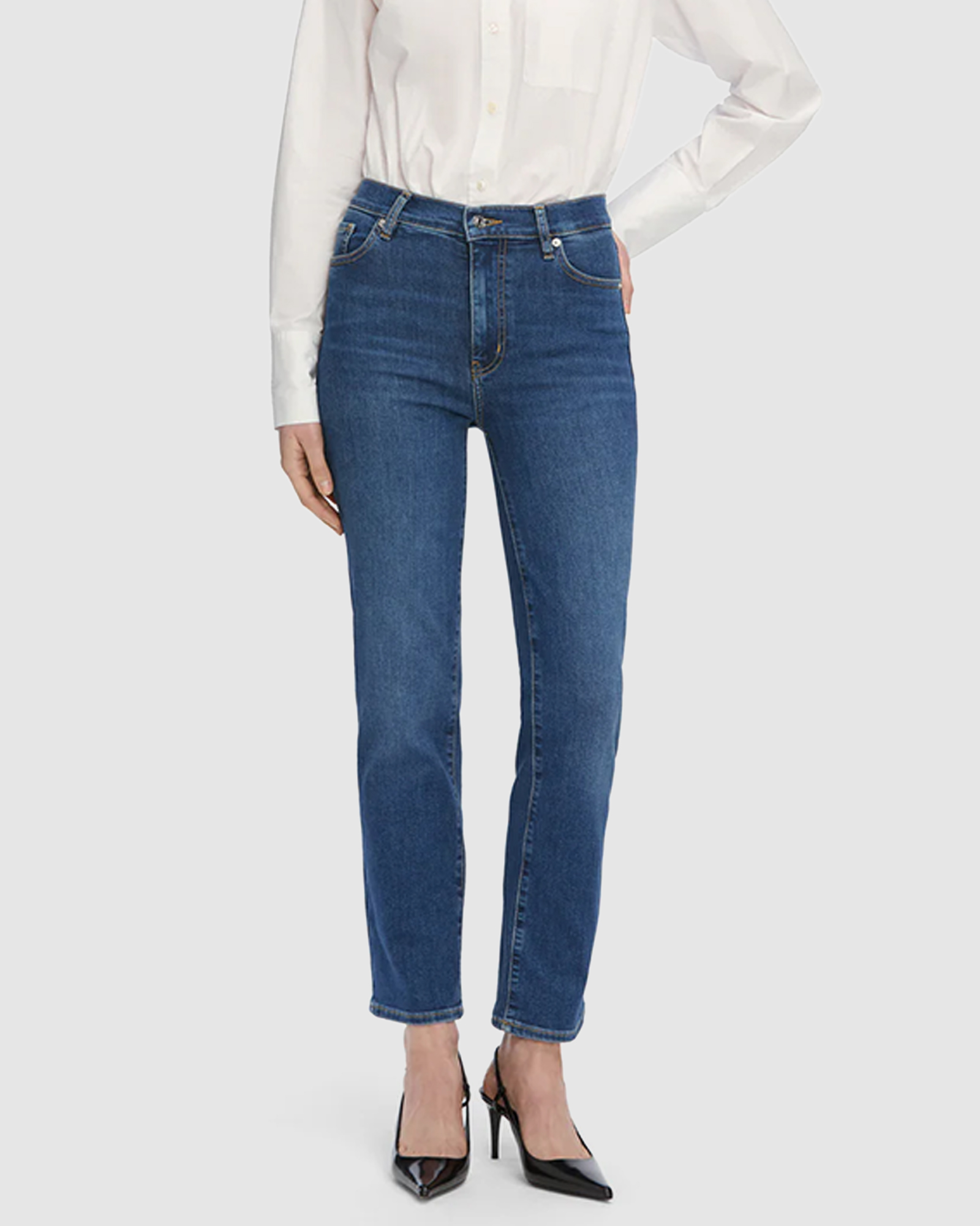 Le Sleek Straight Jeans