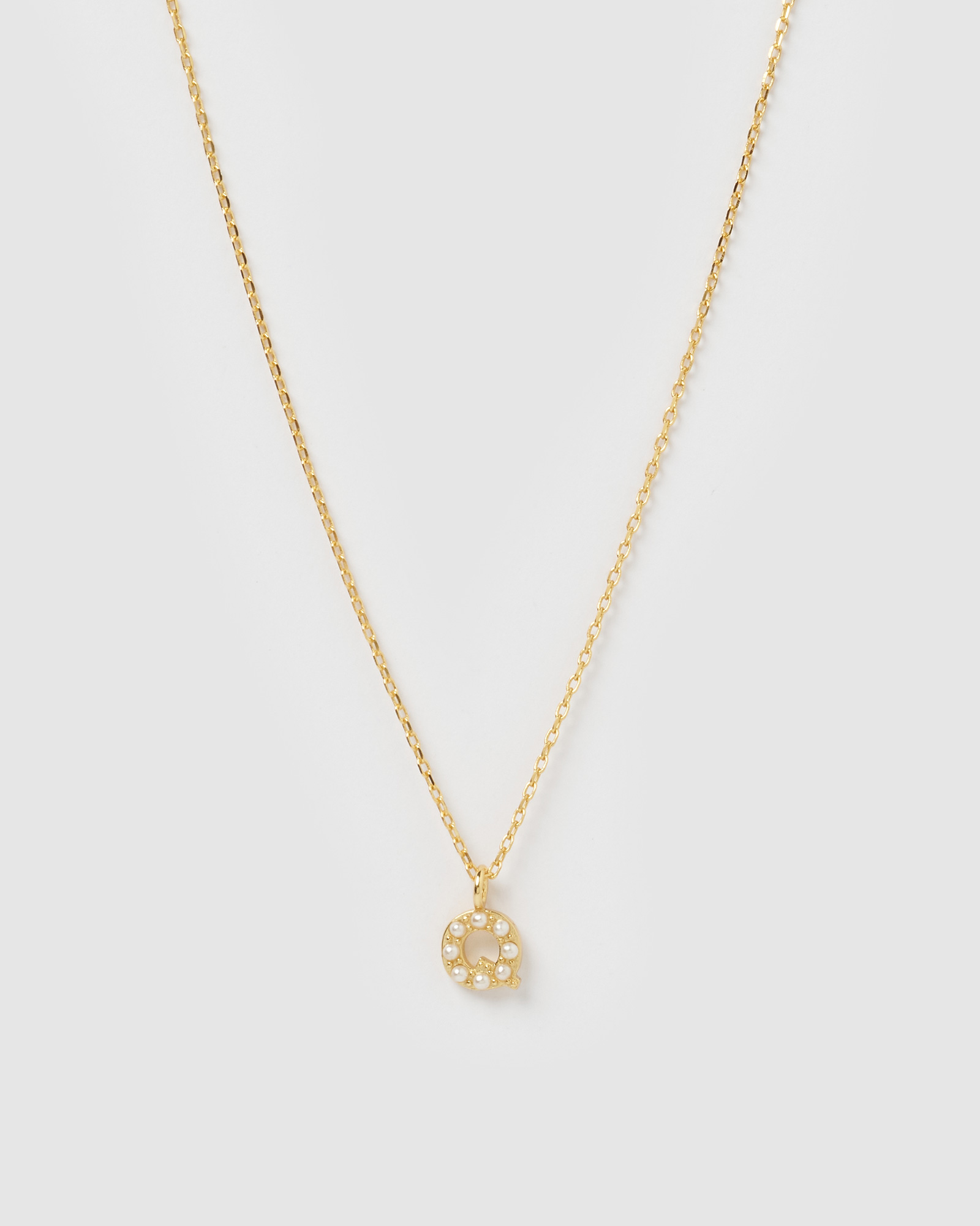 Pearl Letter Q Necklace Gold
