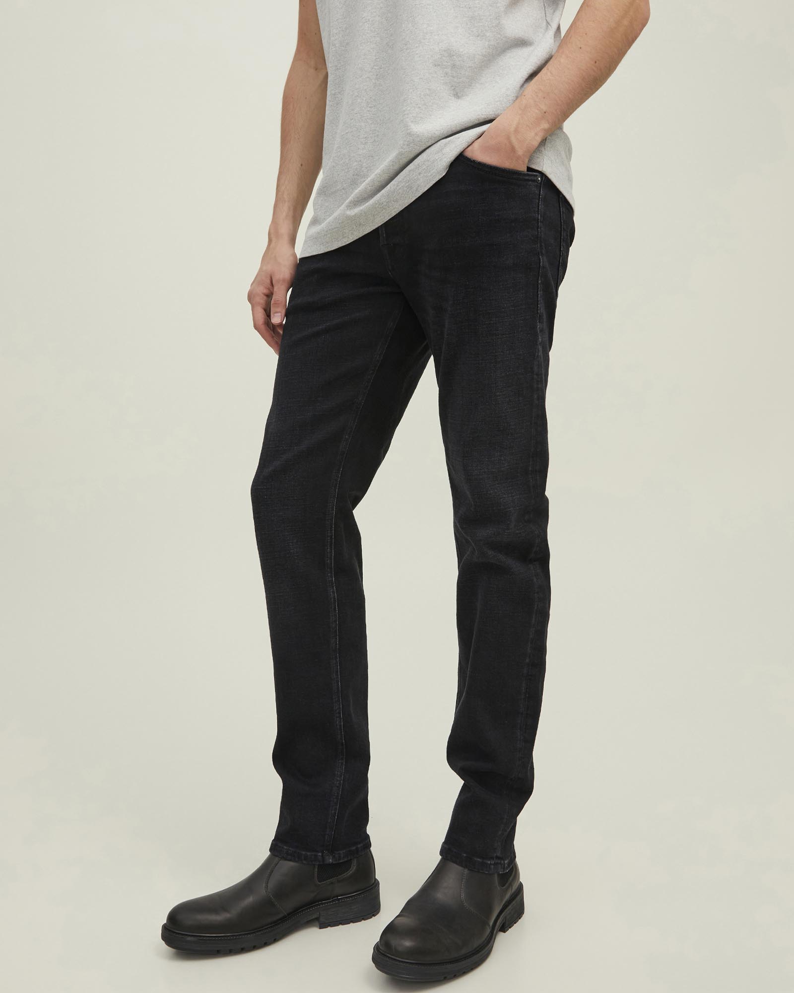 Mike Original 111 Tapered Fit Jeans