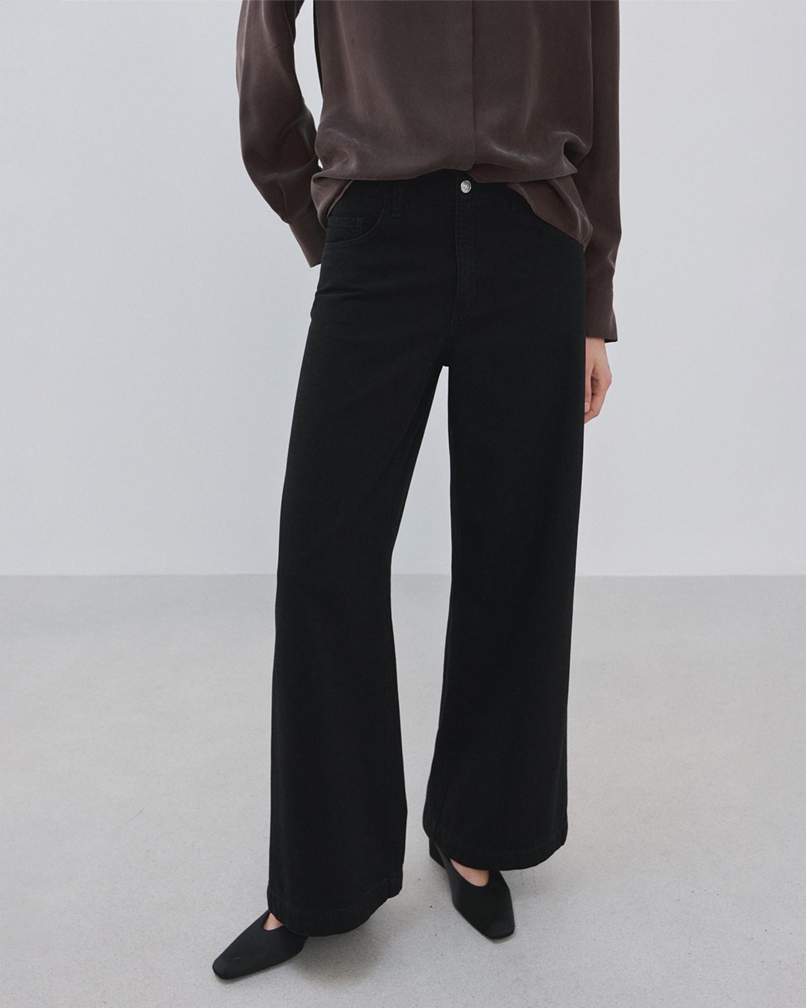Wide Leg Mid-Rise Jeans