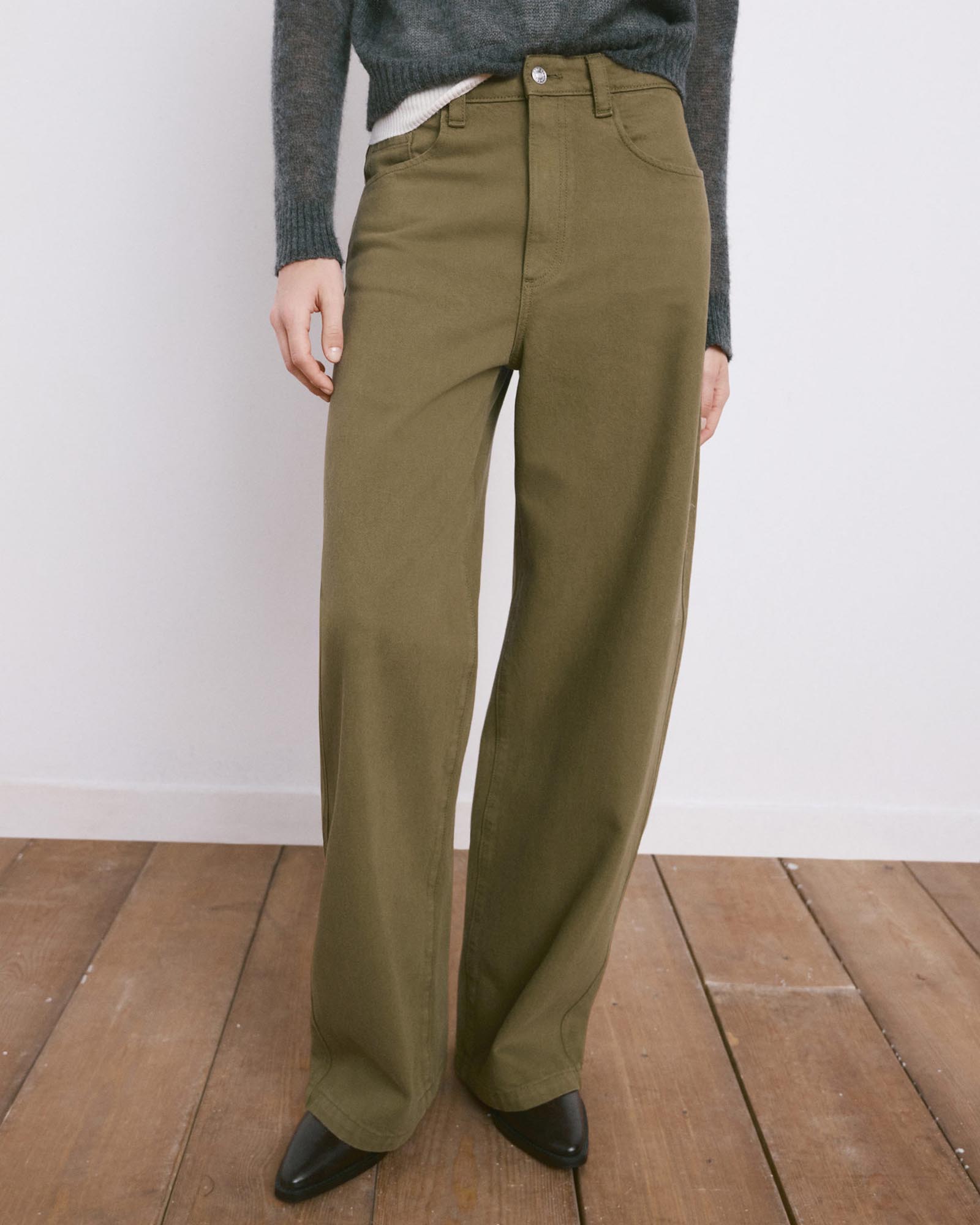 Mid-Rise Balloon Jeans