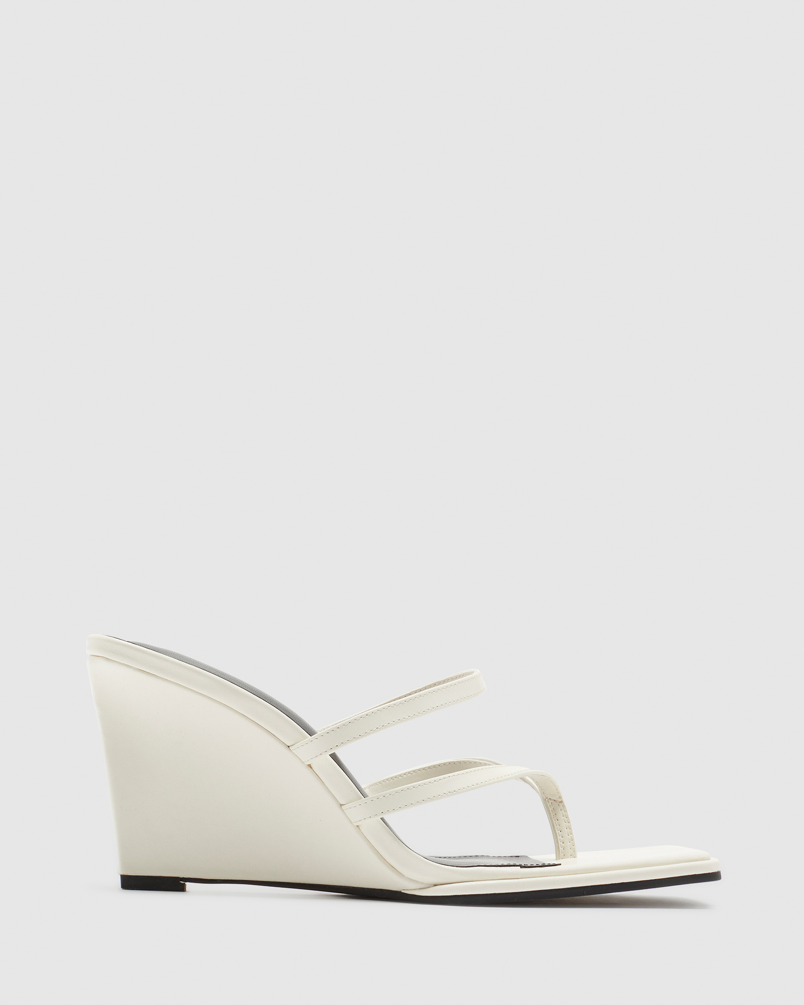 The Saskia White Wedge