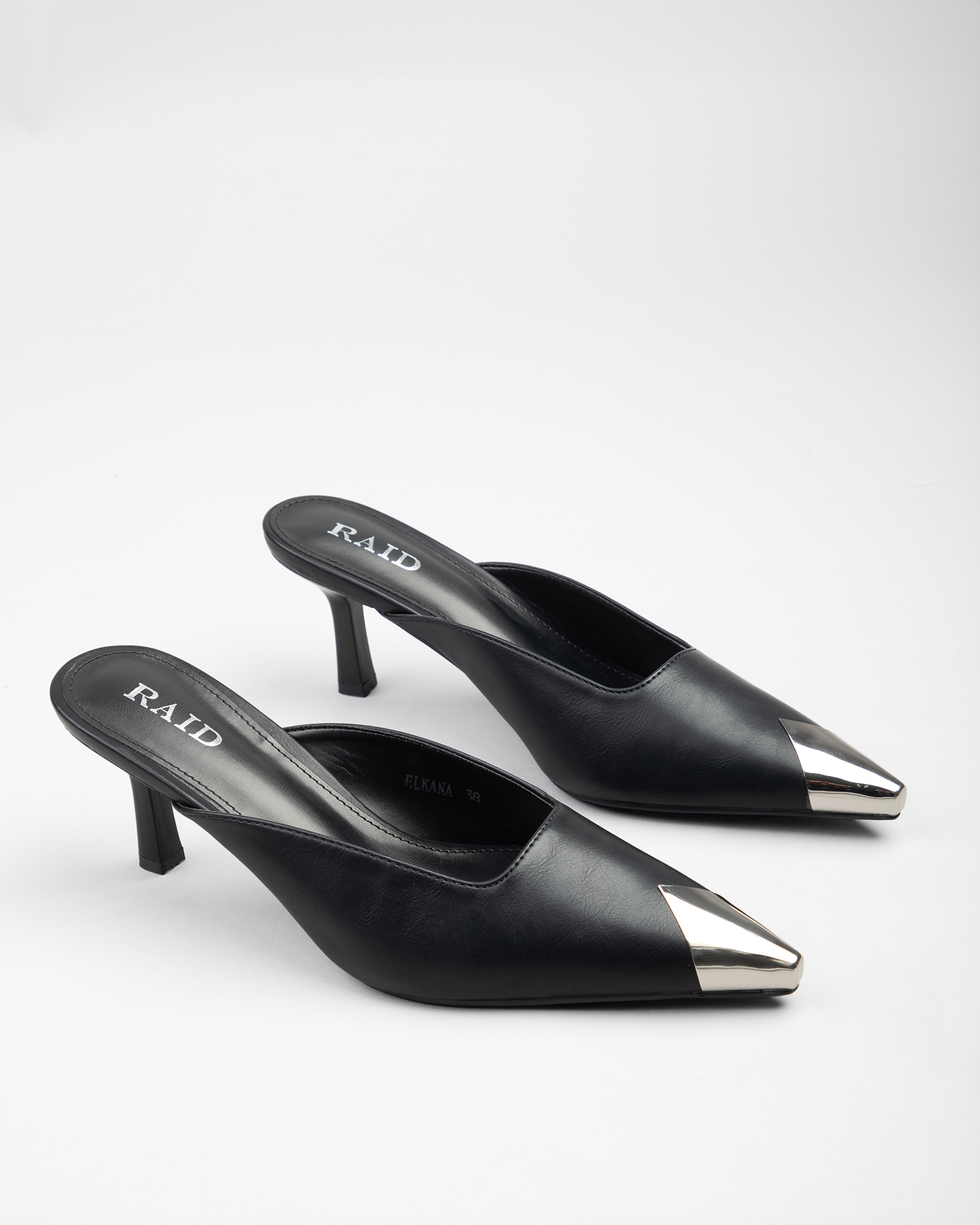 Elkana heeled Pumps with metal toe in Black
