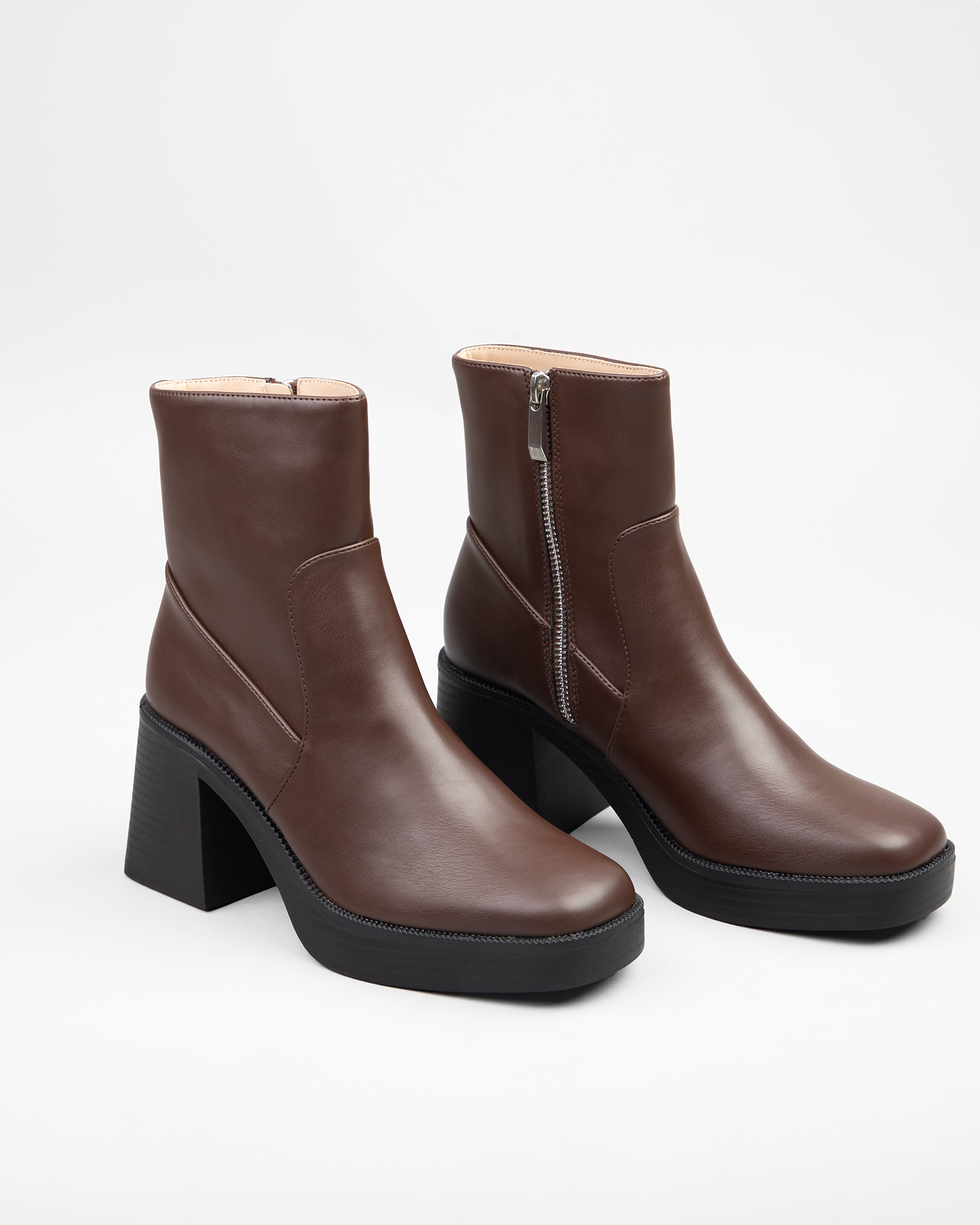 Lexus chunky mid heel boots in brown