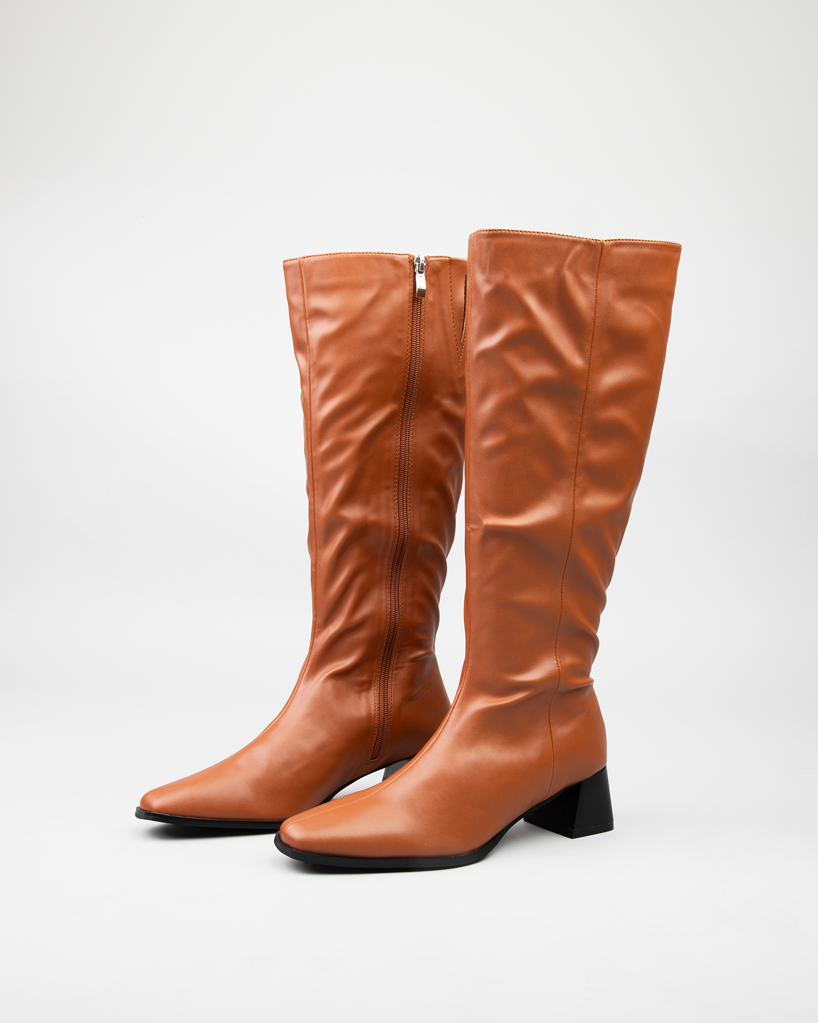 Ishbel low block heeled knee boots in tan
