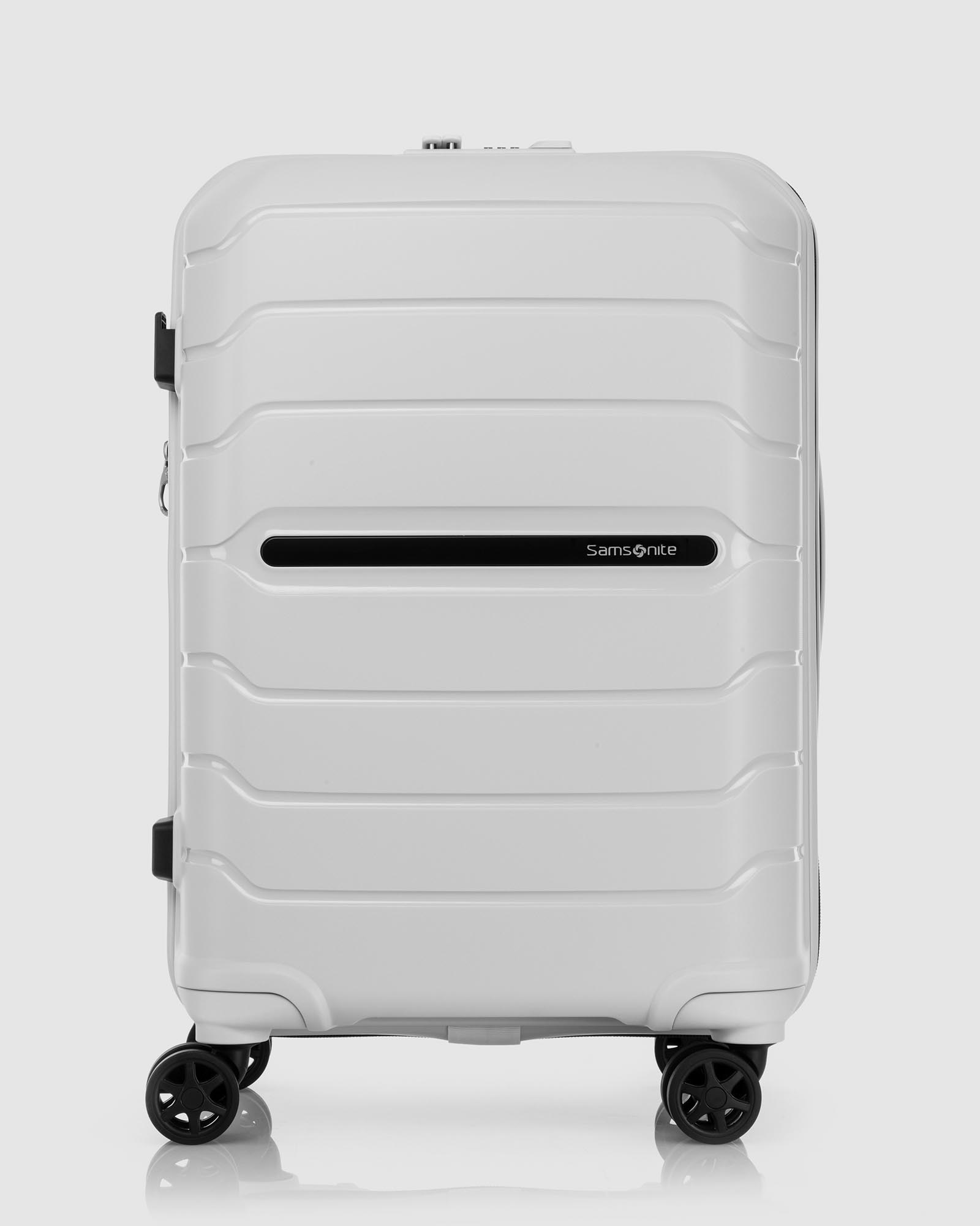 Oc2Lite 55cm Spinner Suitcase