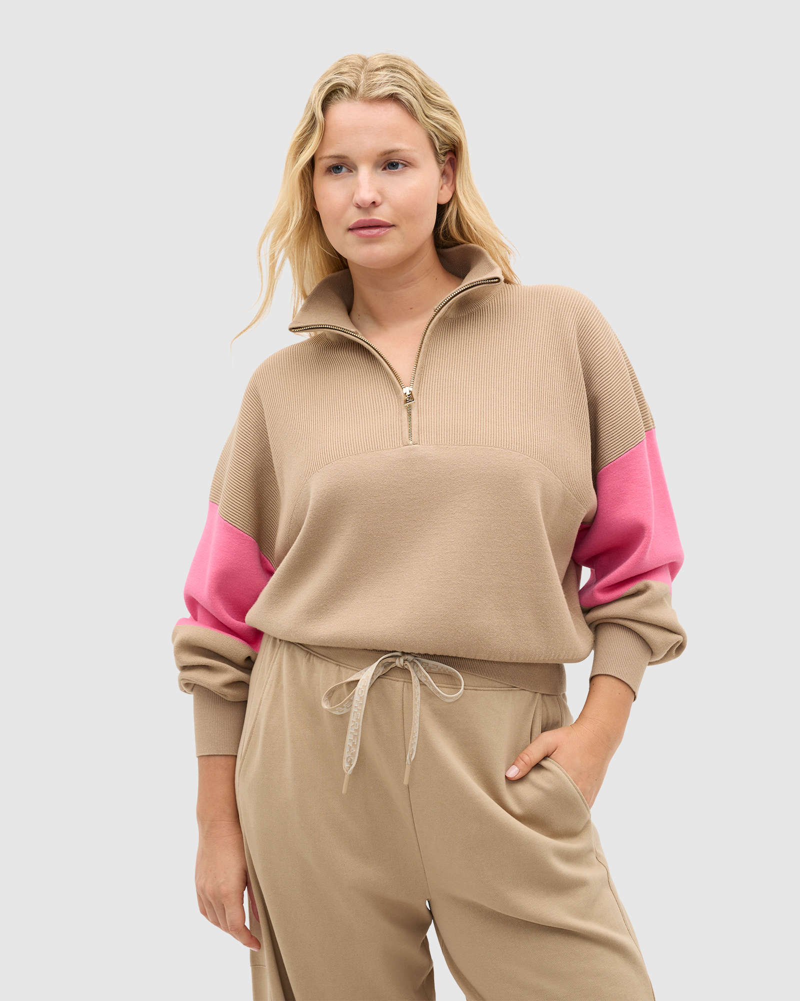 MD Contrast Zip Through Knit