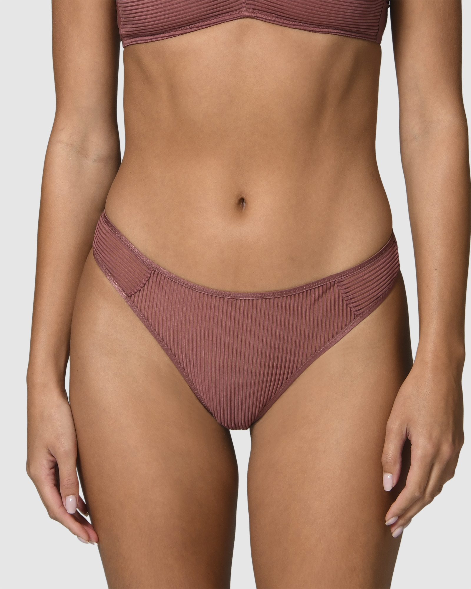 Angele Thong
