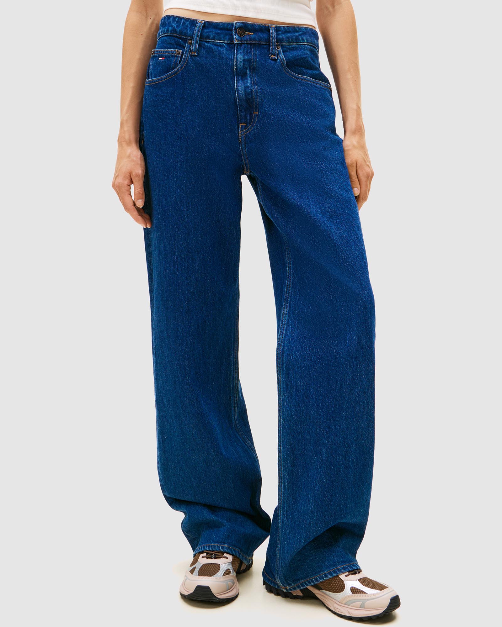 Mia Mid-rise Relaxed Jeans
