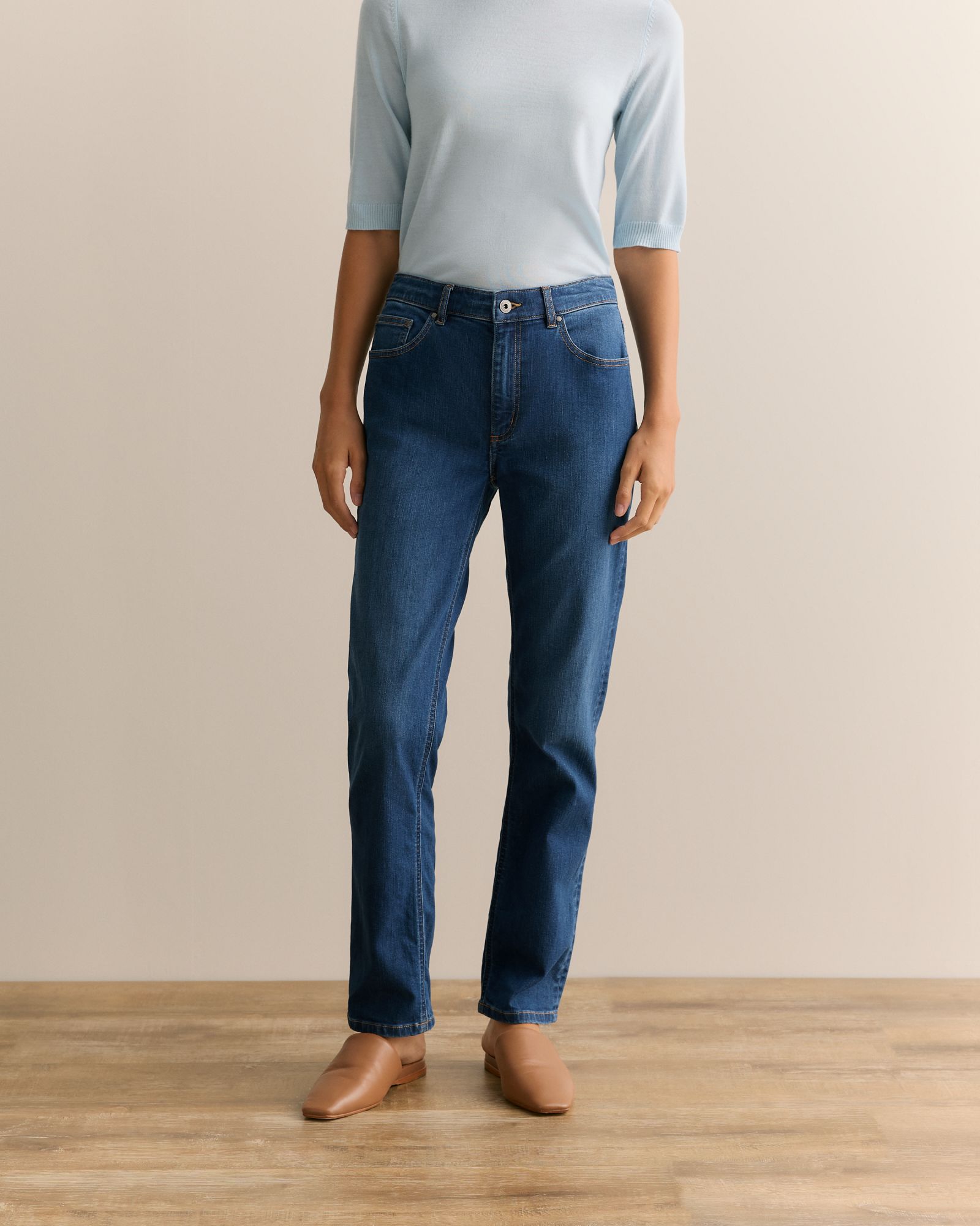 Mid Rise Straight Leg Jean in Washed Indigo