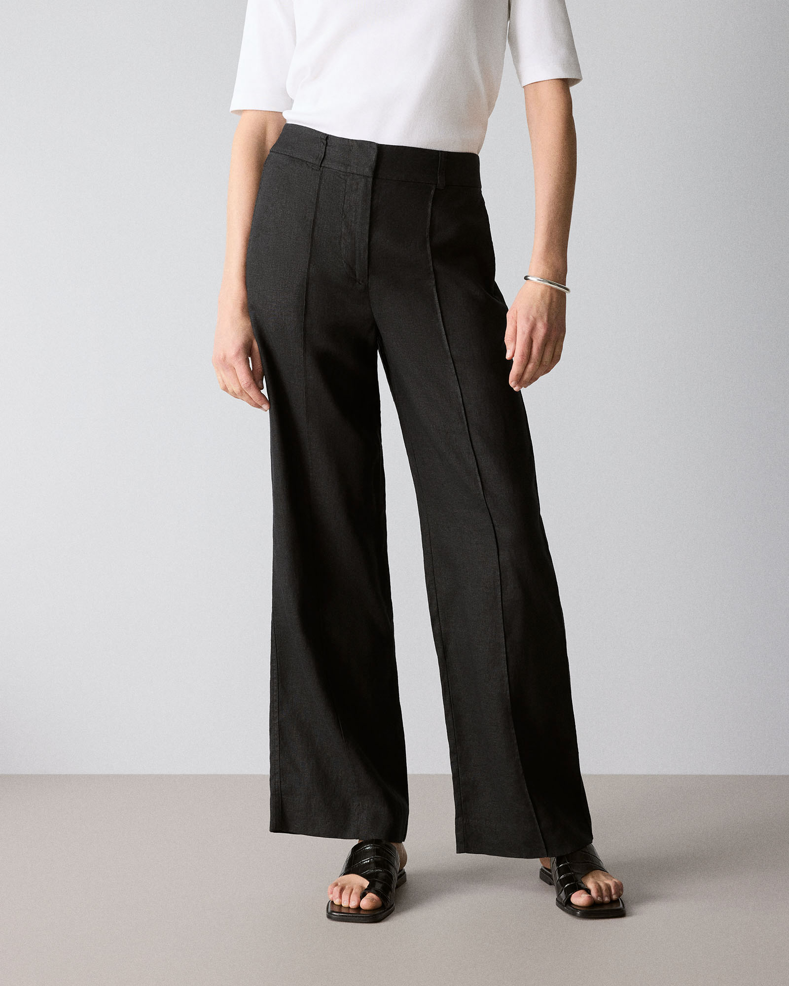 Linen Pintuck Detail Wide Leg Pant in Black
