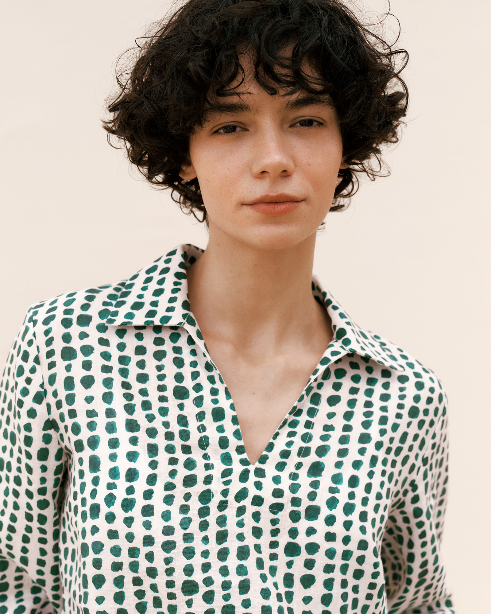 Brush Spot Linen Popover Shirt in True Green