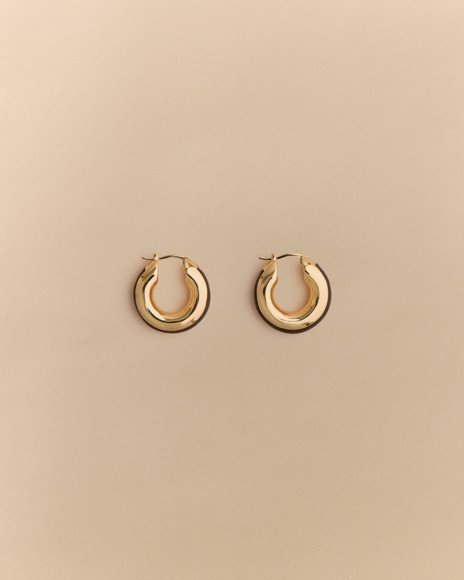 Lutra Huggie Earrings in Chocolate