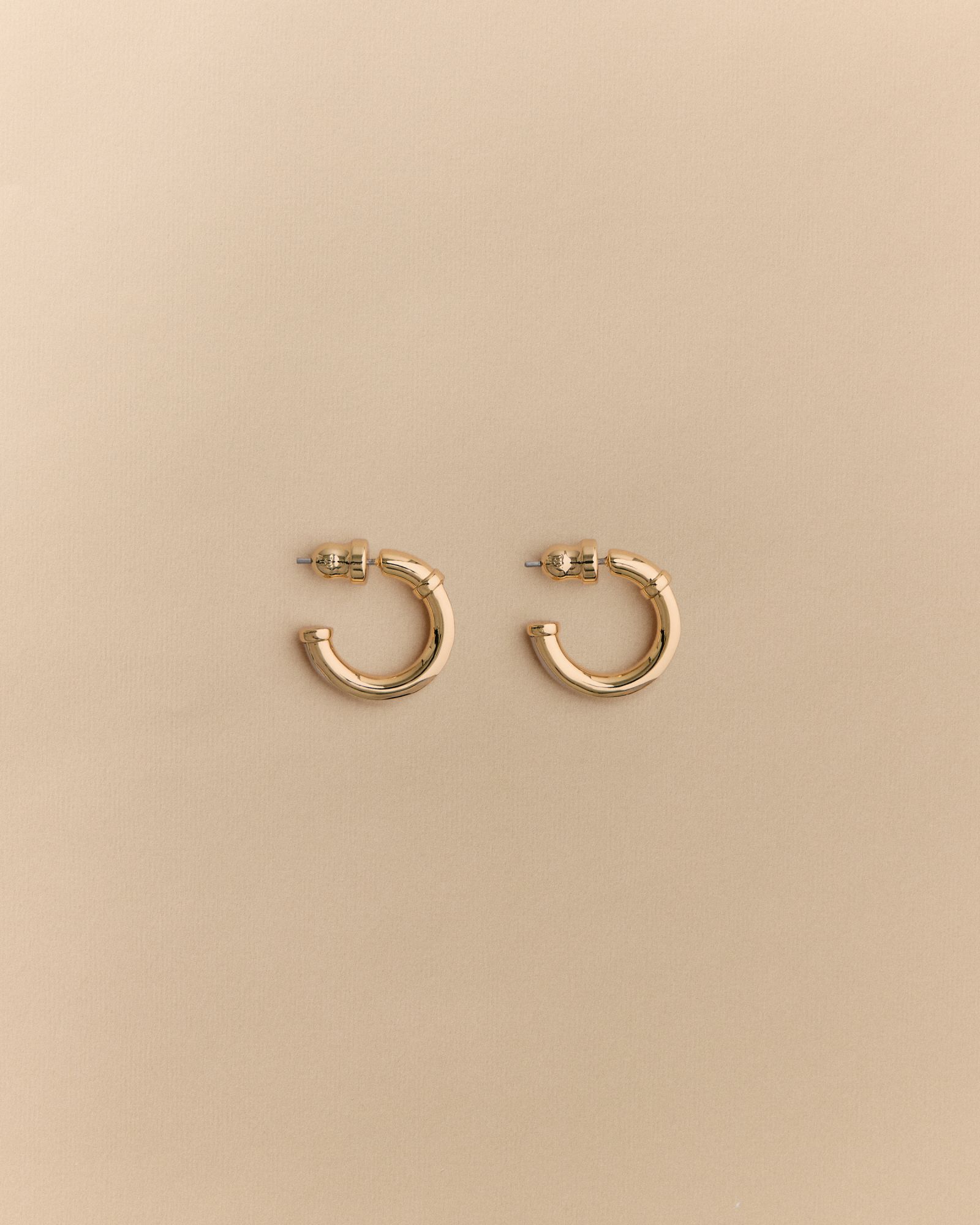 Lutra Hoop Earrings in Tahini