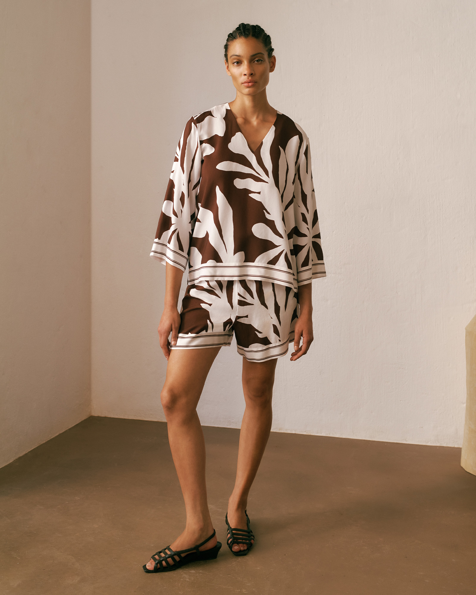 Wakame Border Stripe Relaxed Short in Espresso