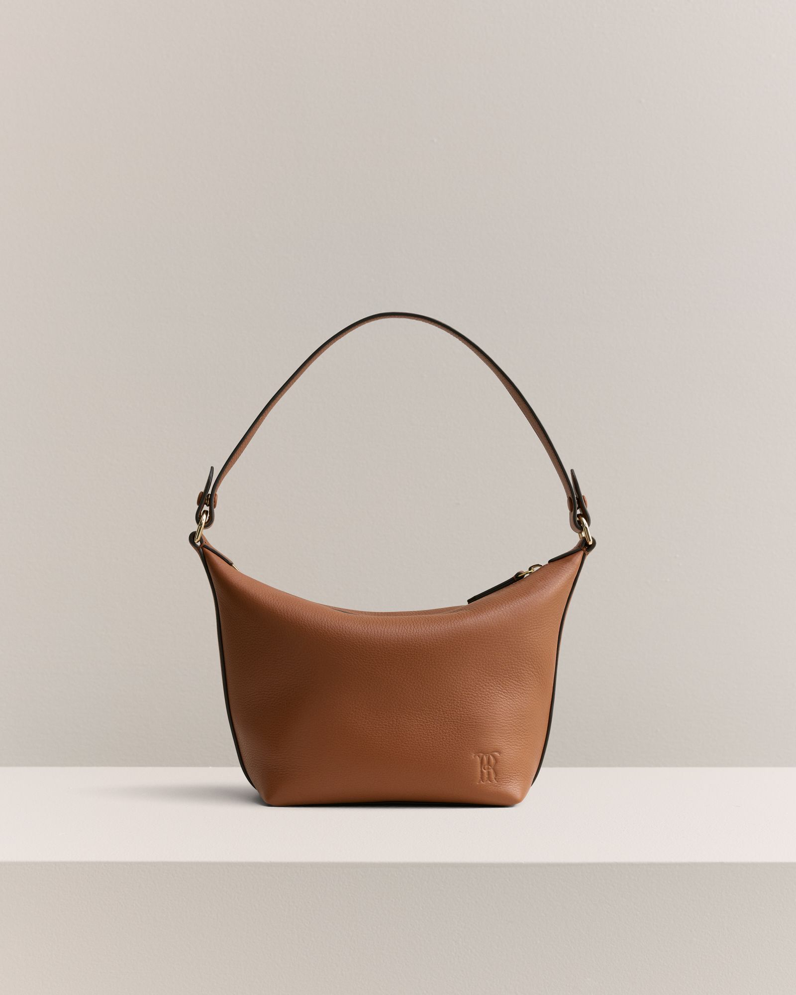 Carnarvon Crossbody Bag in Cognac