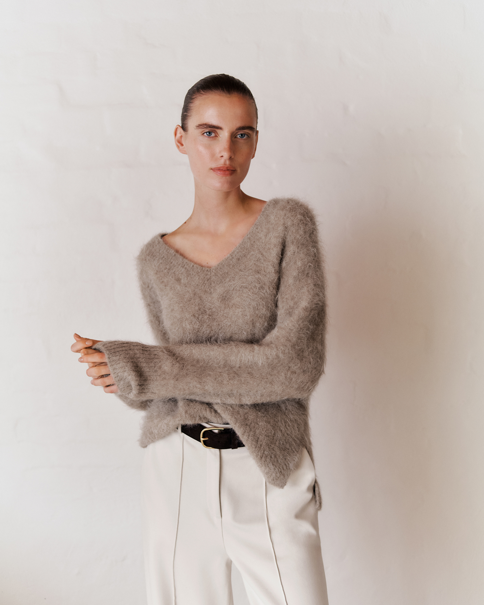 Brushed Alpaca Relaxed V Knit in Natural
