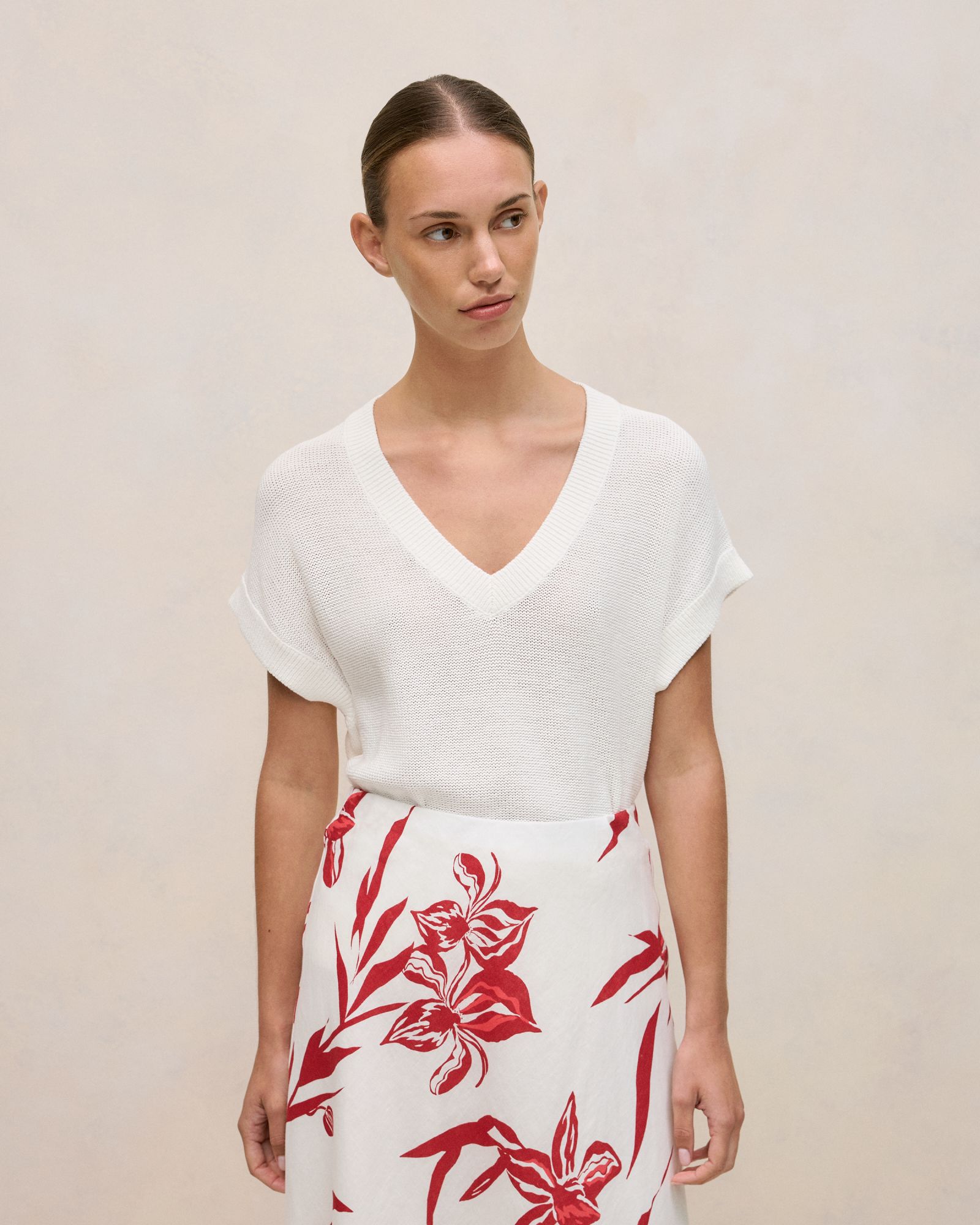 Mercerised Cotton Relaxed V Neck Knit in White
