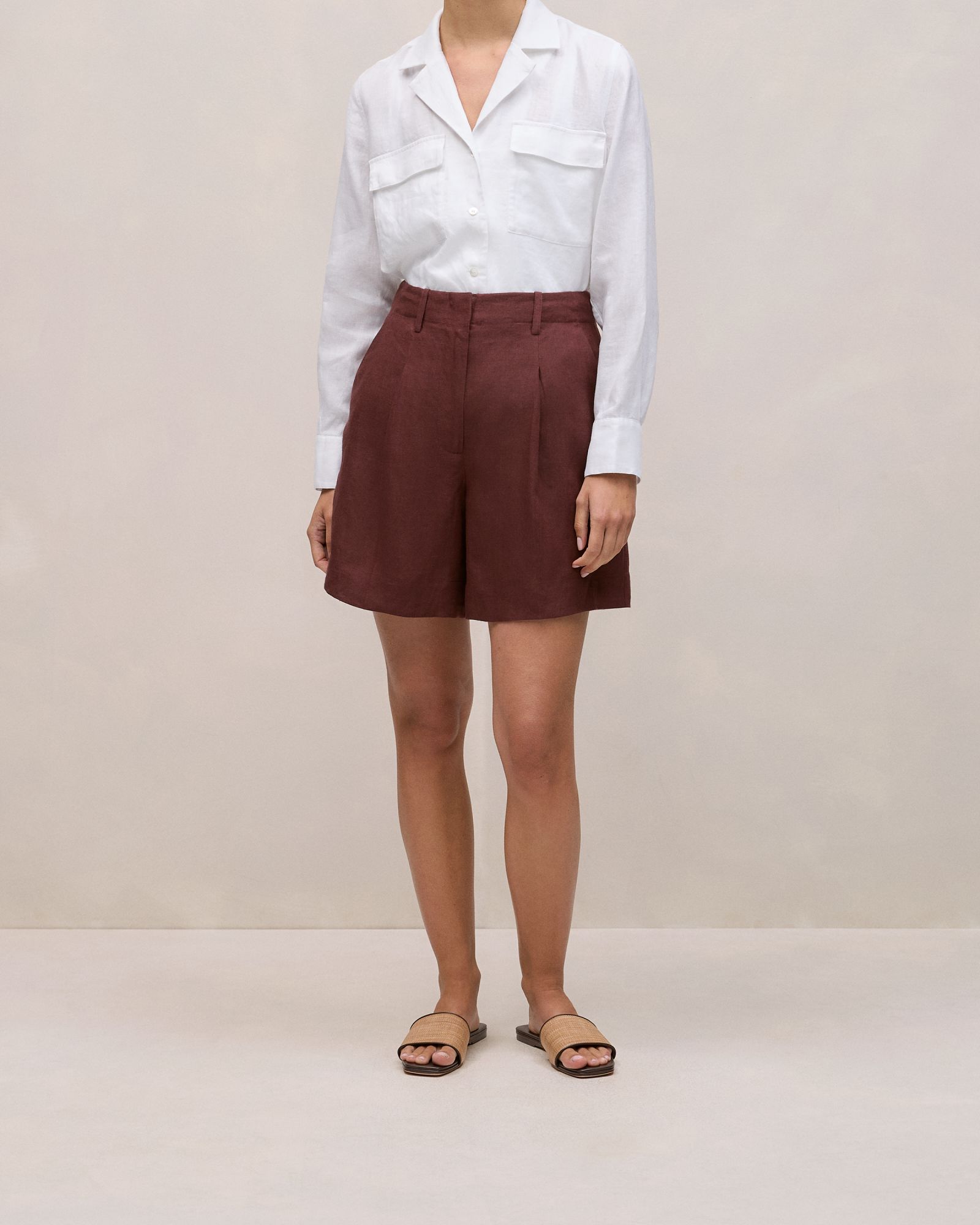 Delave Linen Tailored Short in Espresso