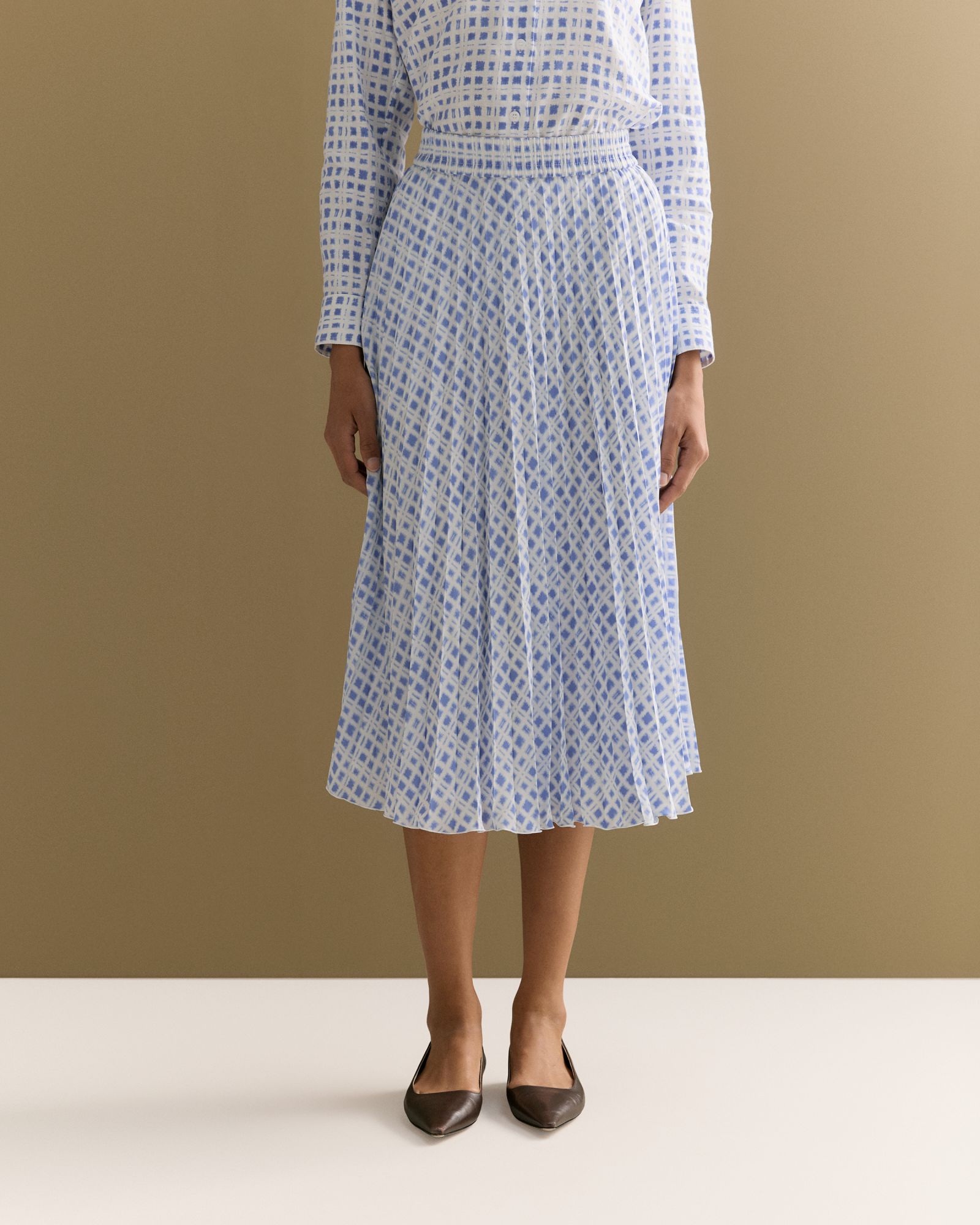 Geo Grid Print Pull On Pleated Skirt in Cornflower Blue