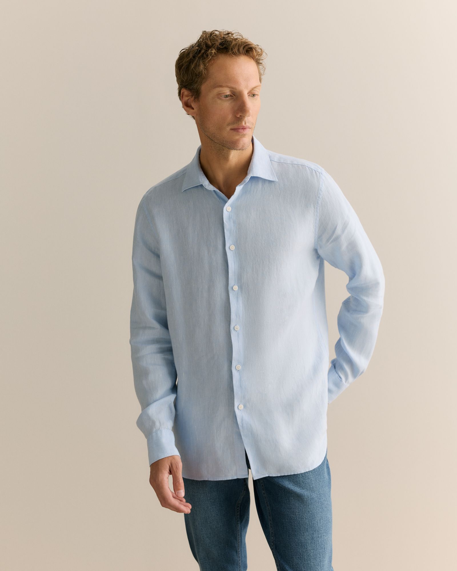 Tailored Fit Delave Linen Long Sleeved Shirt in Fresh Blue