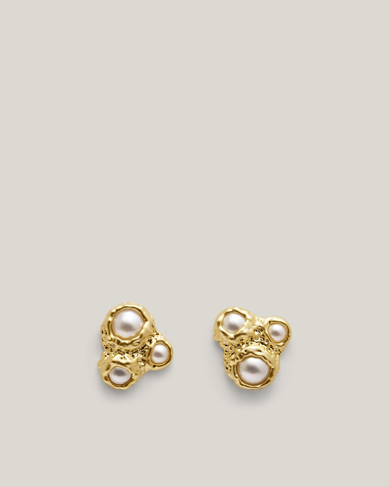 Faye Pearl Stud Earrings