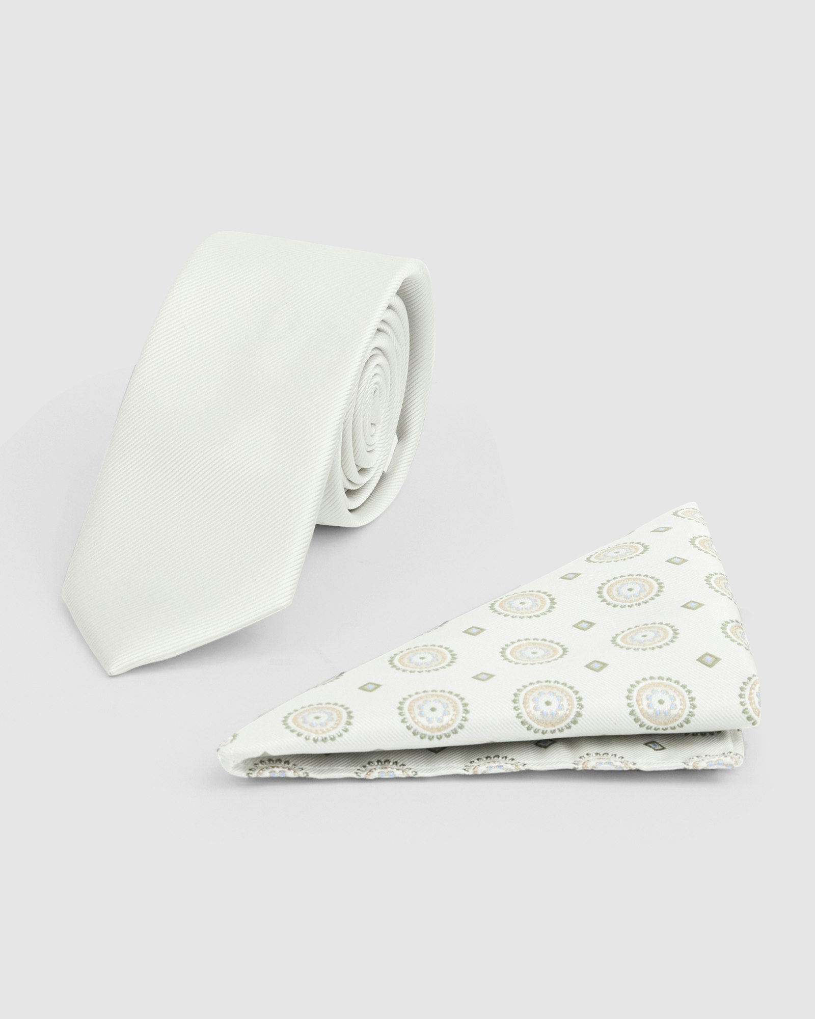 Bari Tie And Pocket Square Set